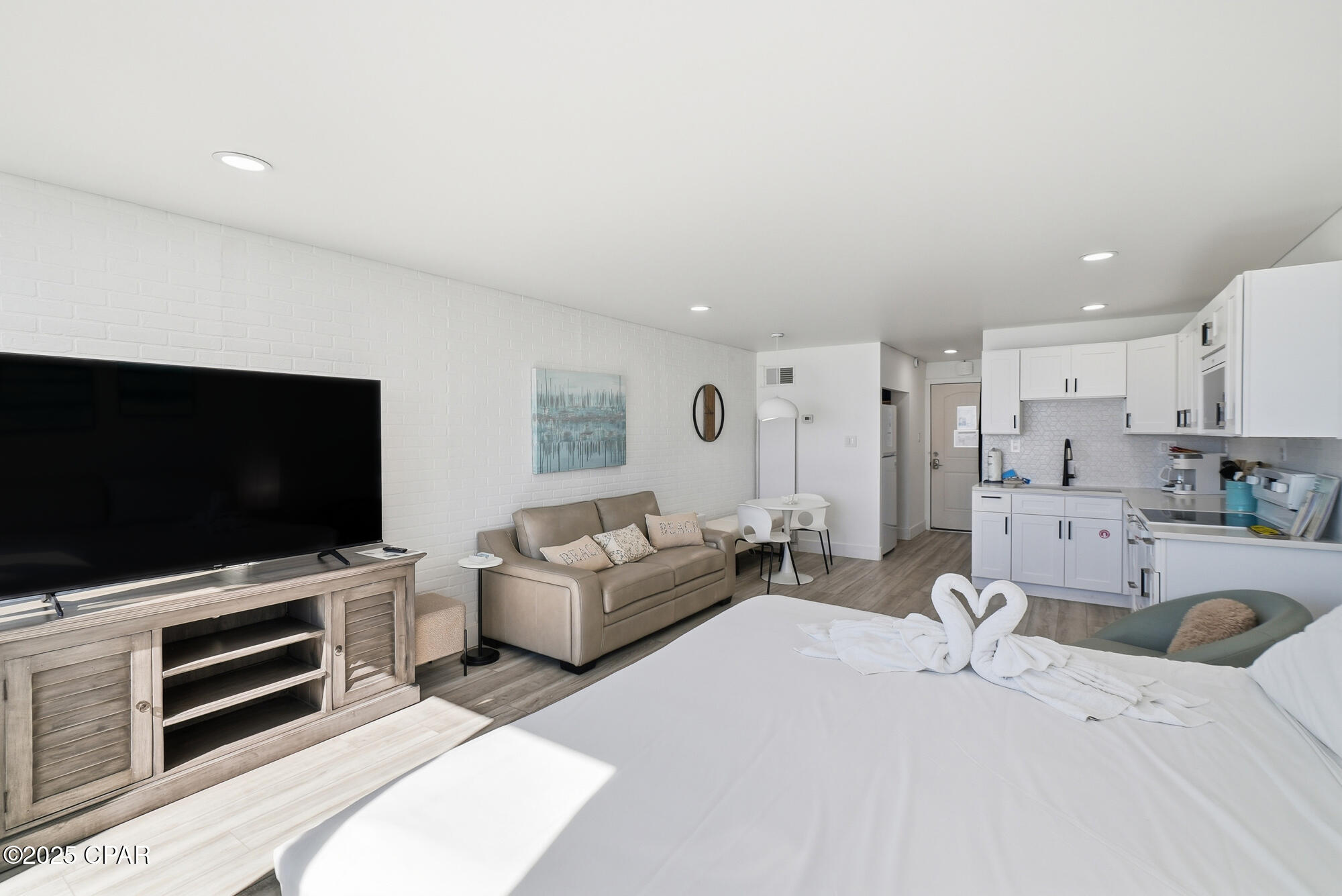 Image 9 For 8817 Thomas Drive A815