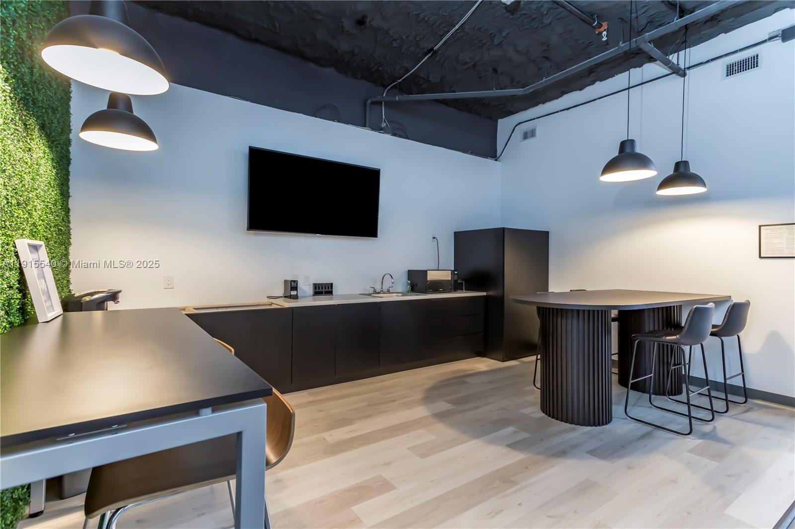 321 NE 26th St CU-04