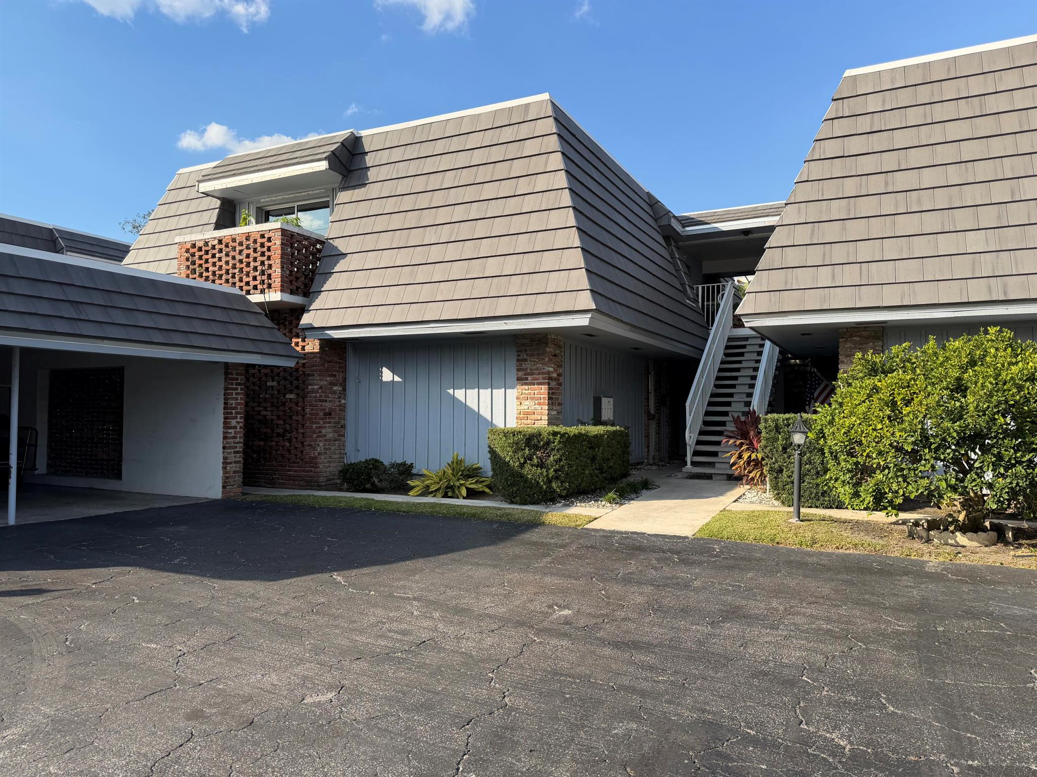 419 Pine Tree Court Unit 20, Atlantis, Florida 33462