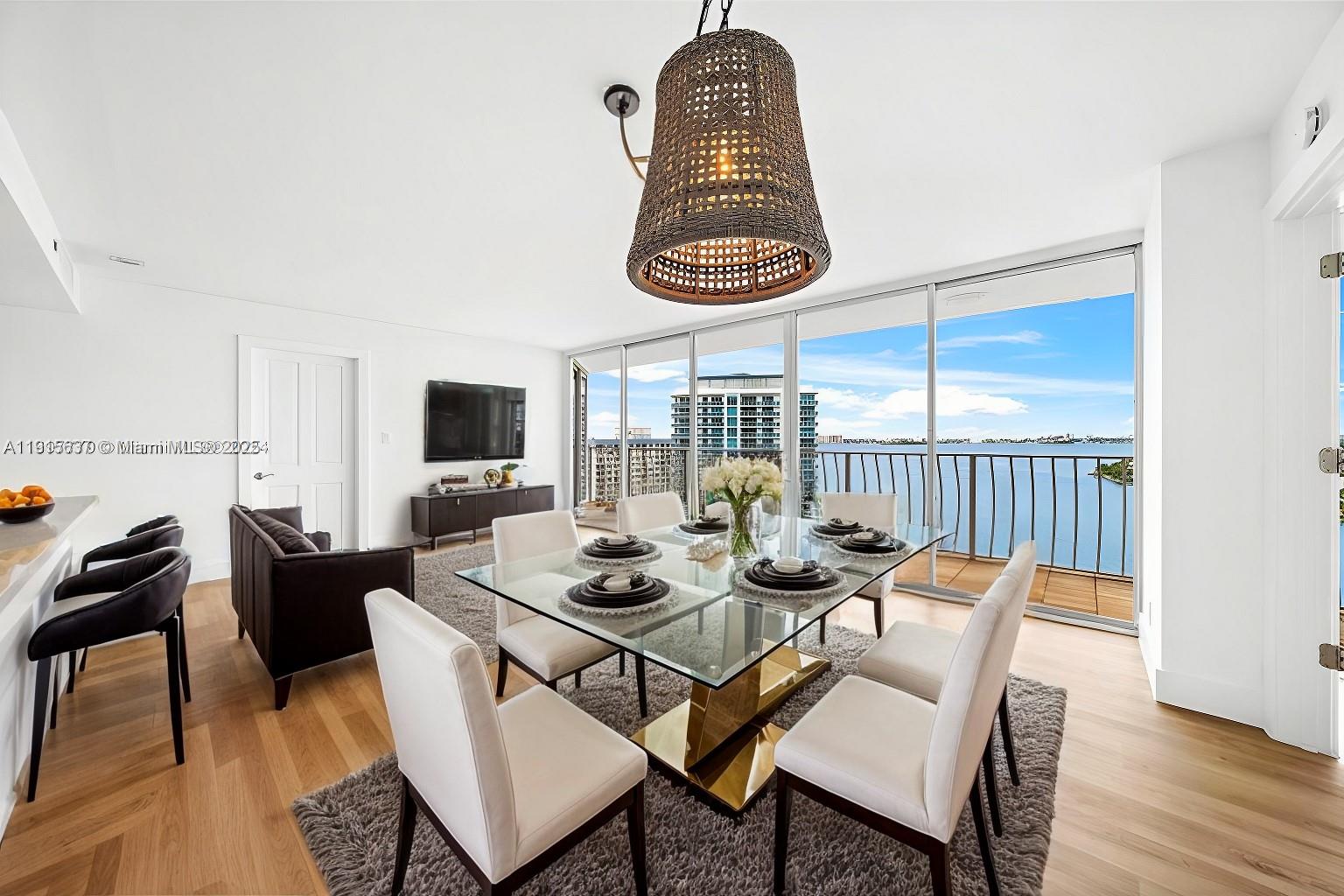 7601 E Treasure Dr 1915