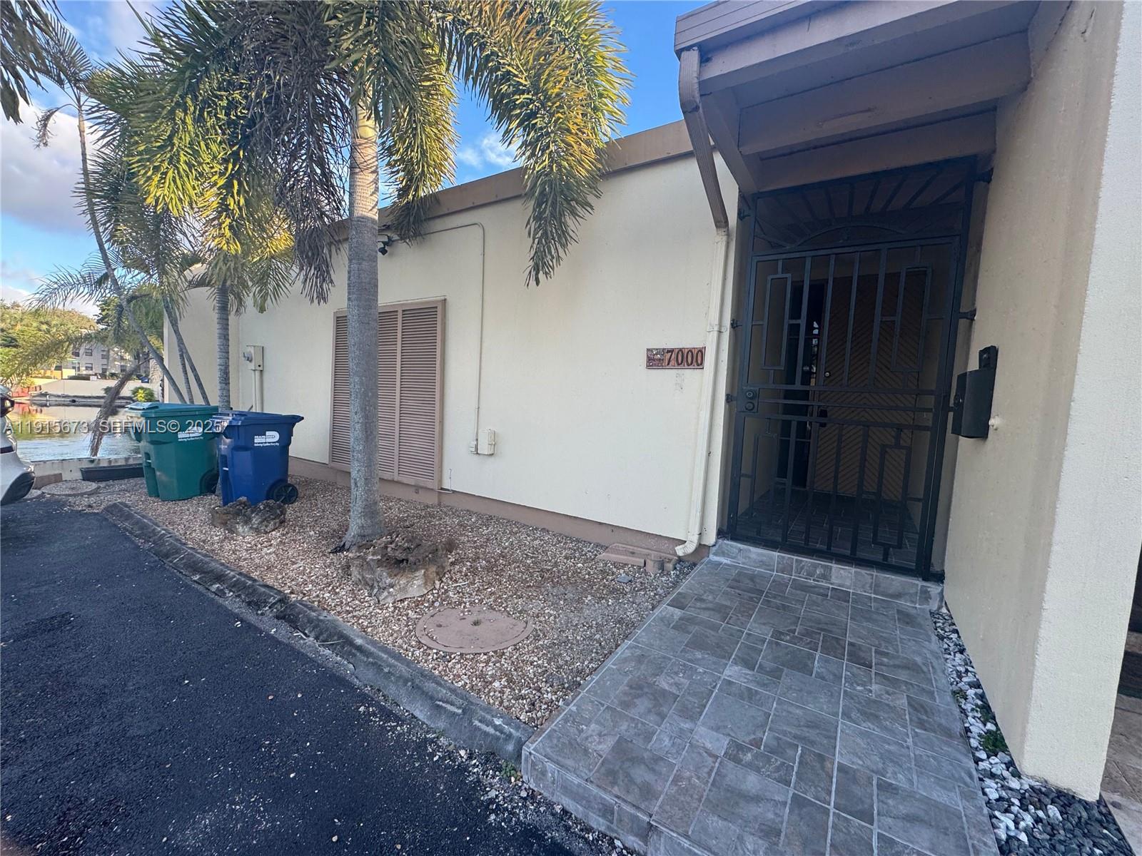 Miami Lakes Loch Lomond W