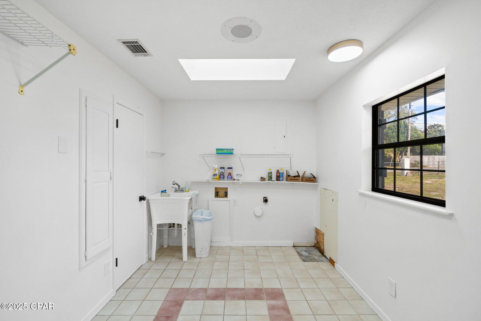 Image 19 For 224 Lakeshore Drive