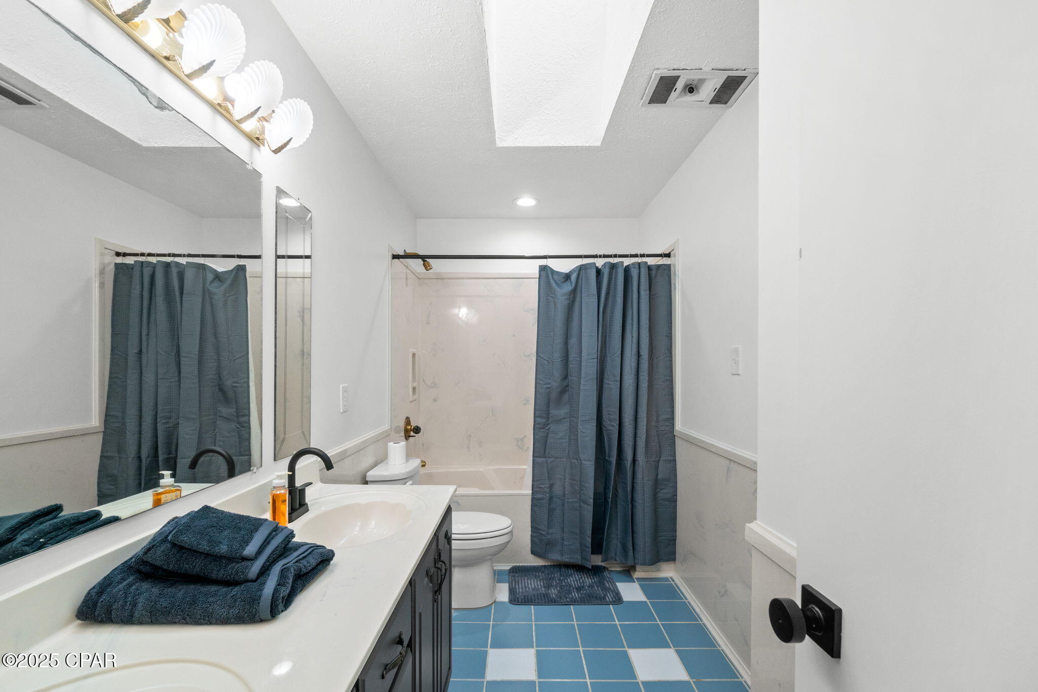 Image 24 For 224 Lakeshore Drive