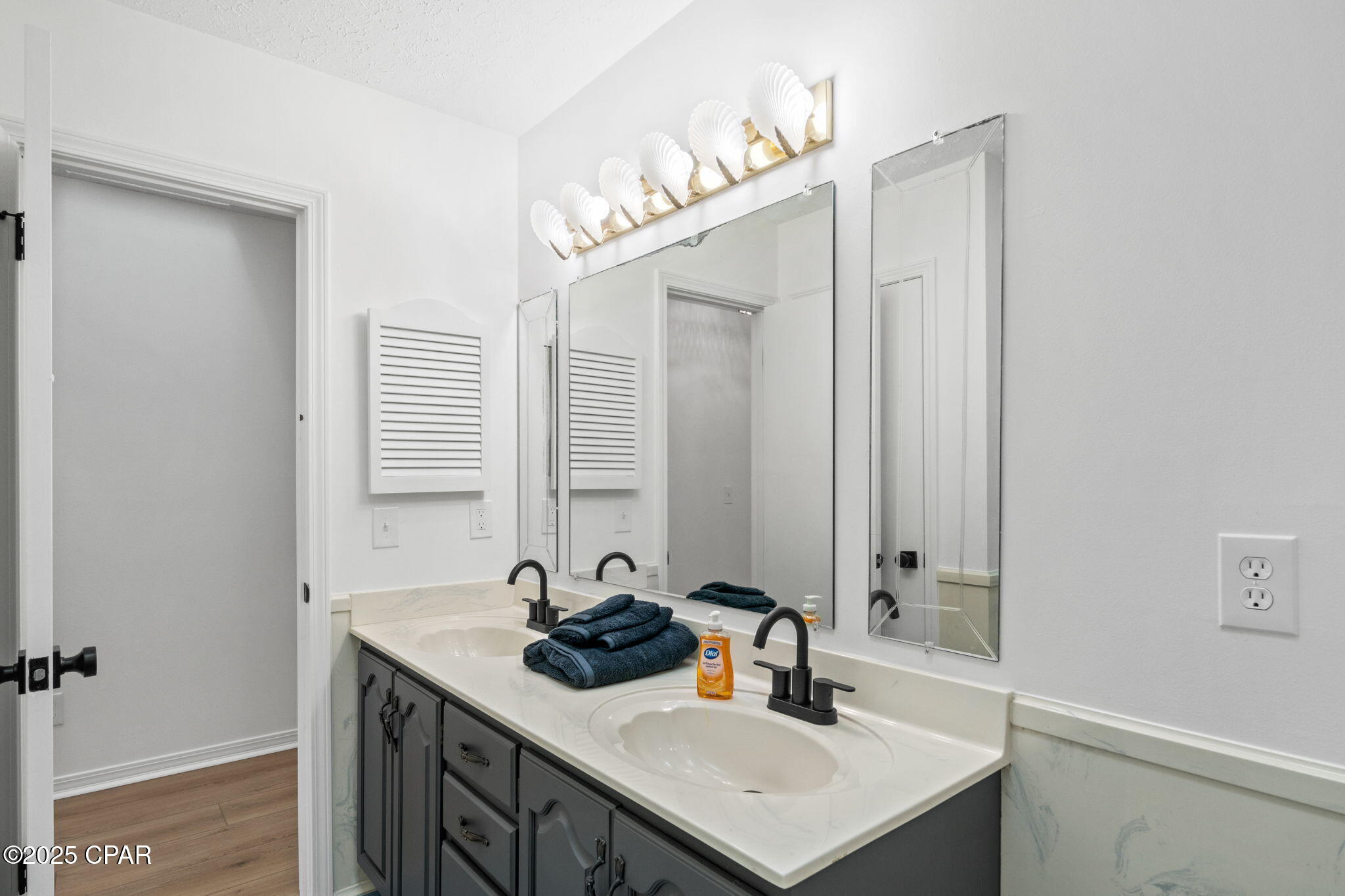 Image 25 For 224 Lakeshore Drive