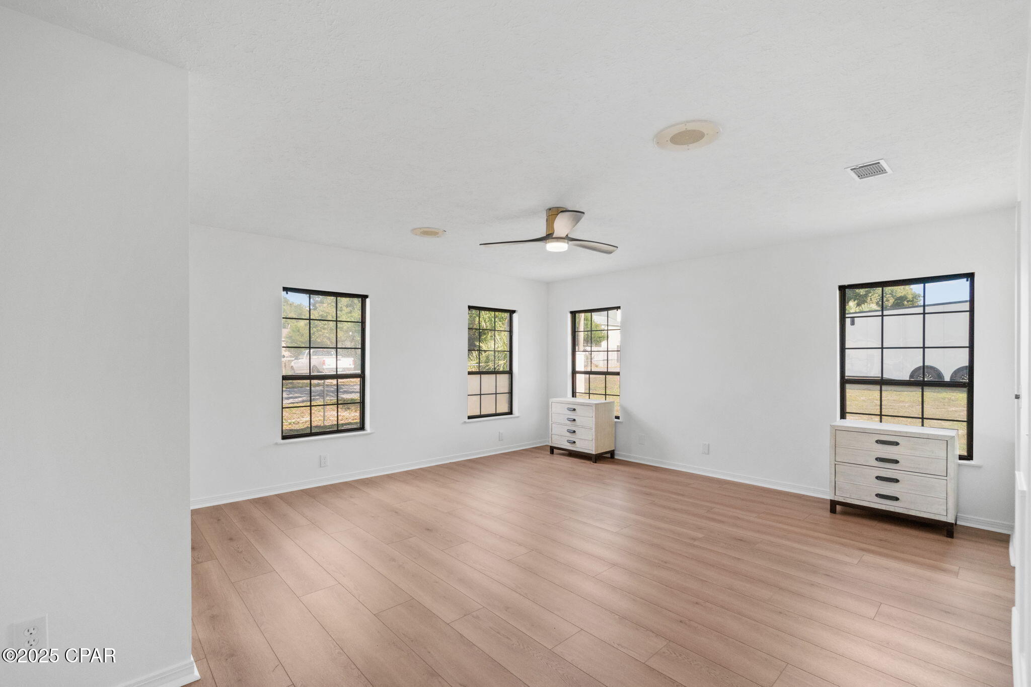 Image 28 For 224 Lakeshore Drive