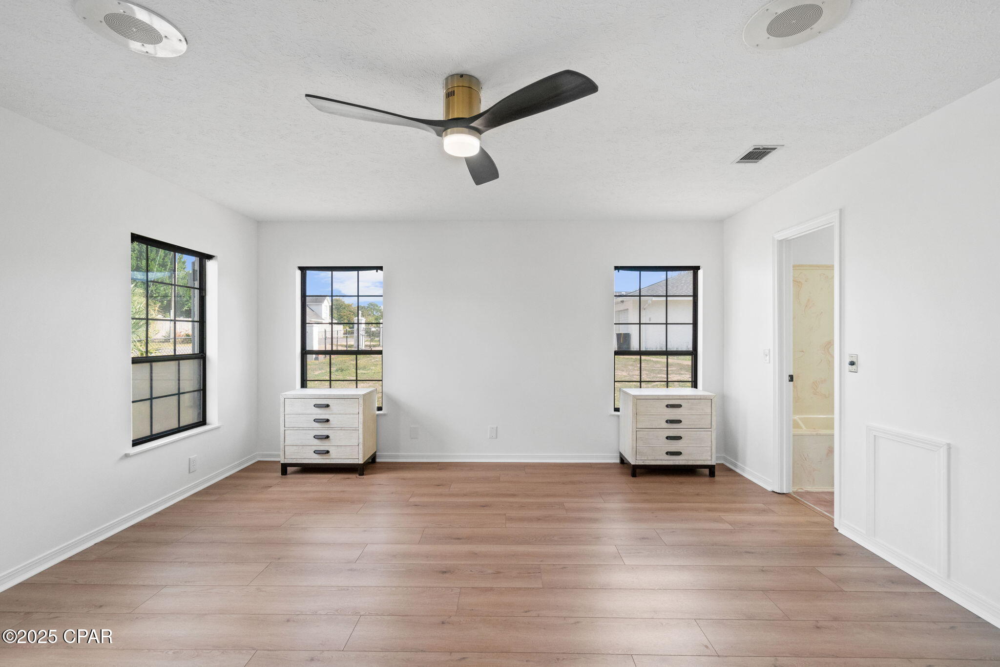 Image 29 For 224 Lakeshore Drive