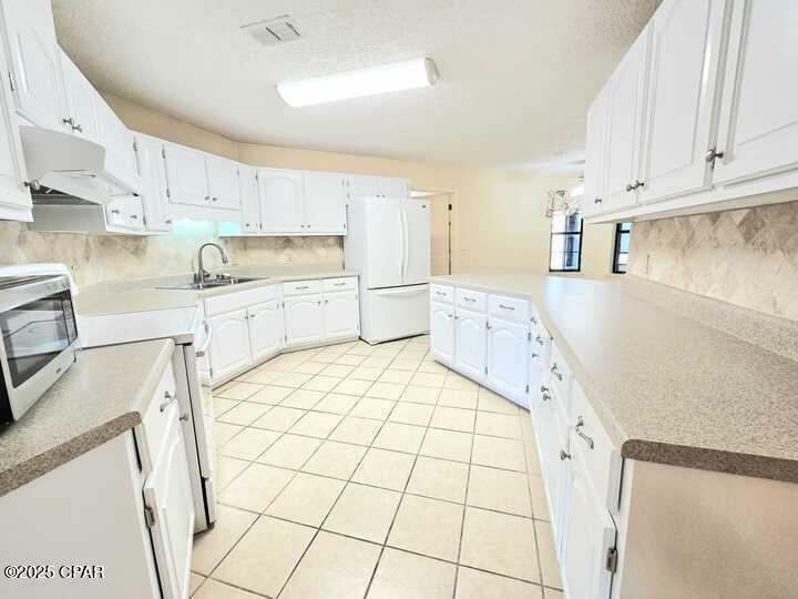 Image 3 For 5309 Robert Holmes Drive 8