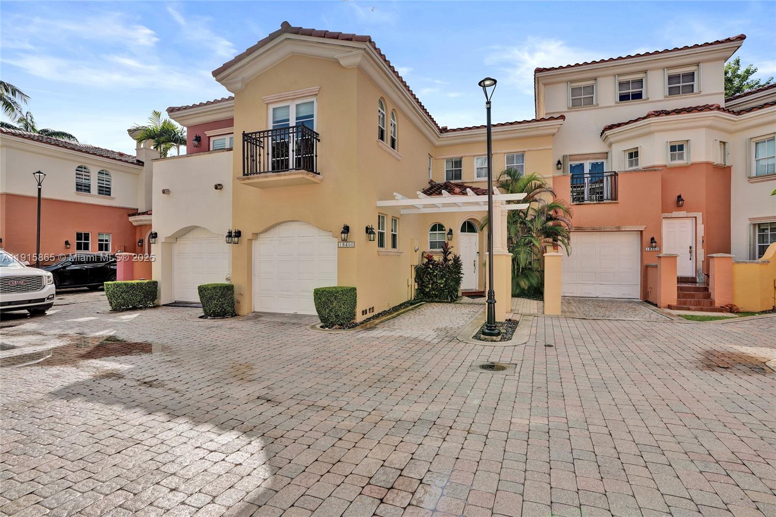 Aventura Bay Townhomes Co