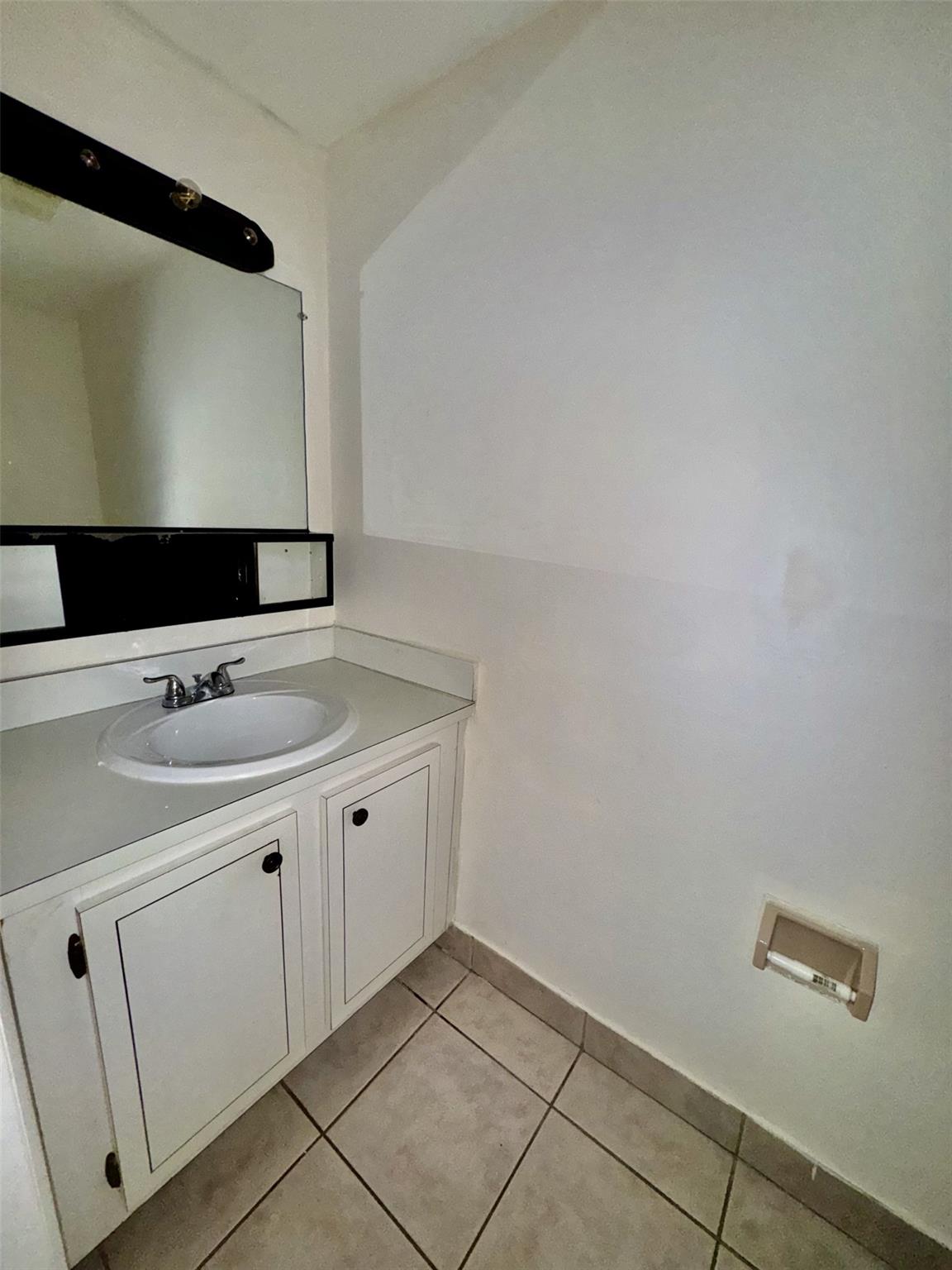 680 Tennis Club Dr 107