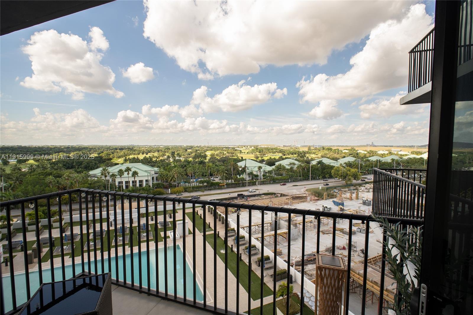 5252 Paseo Condo