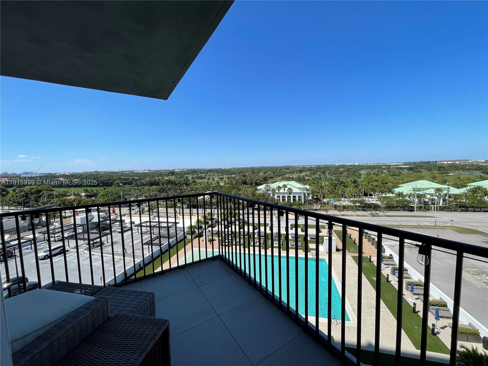 5252 Paseo Condo