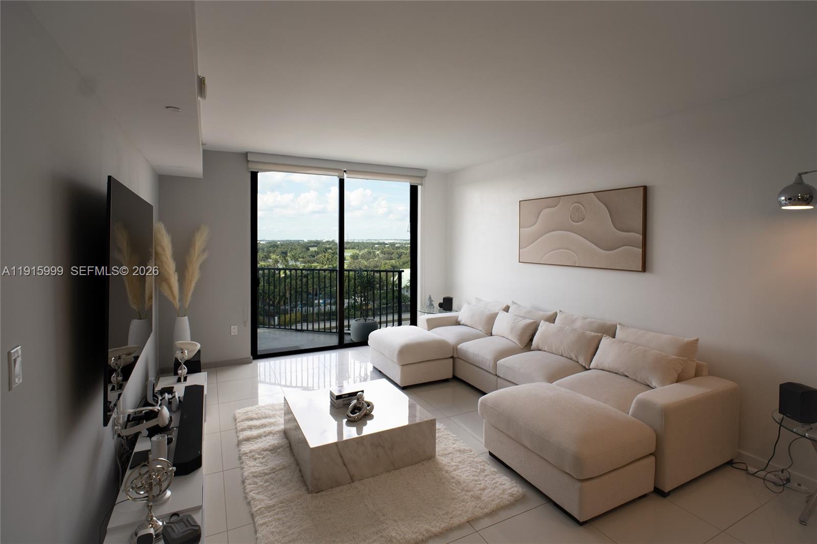 5252 Paseo Condo