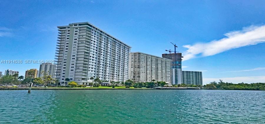 Arlen House West Condo