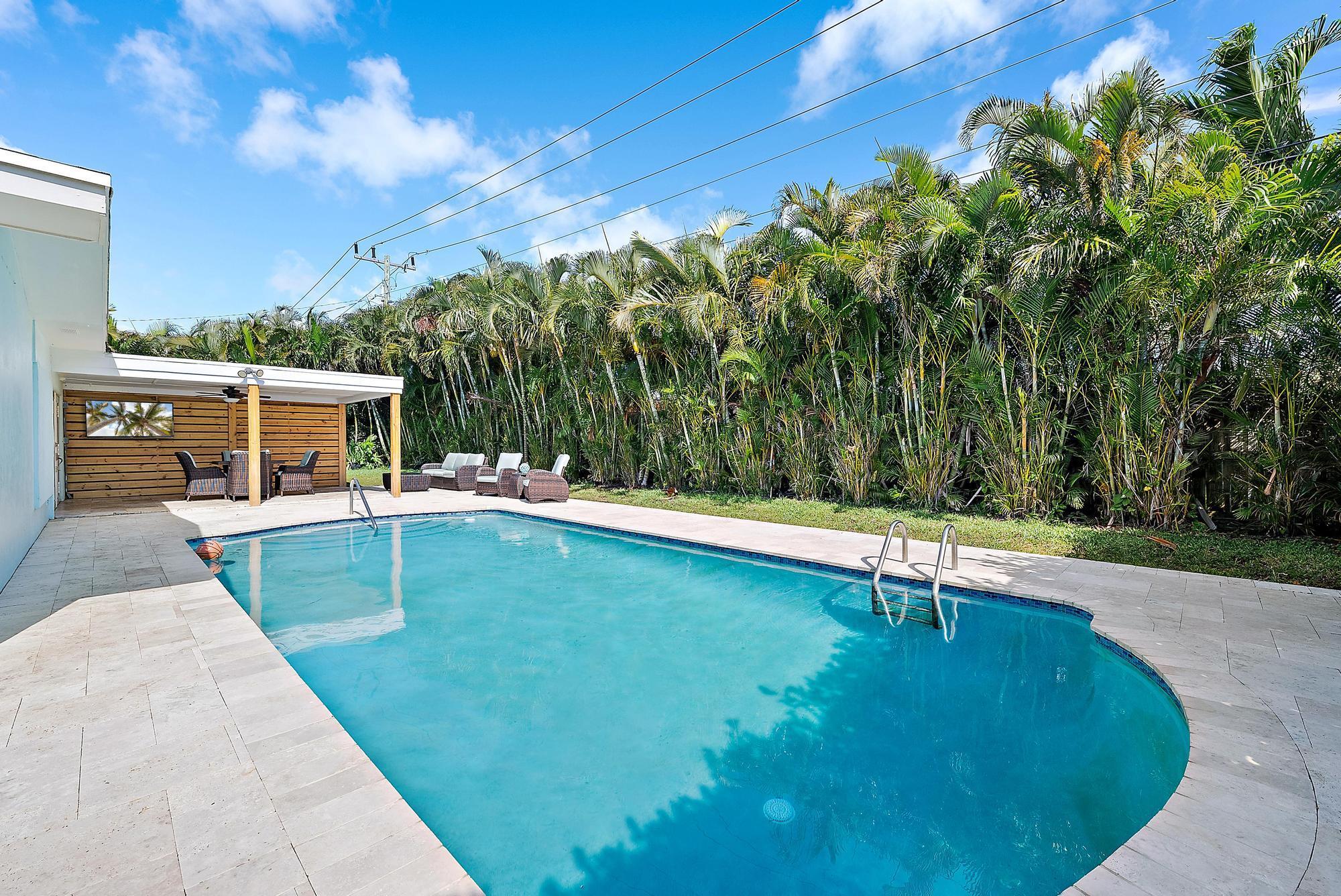 Country Club Ad Village N