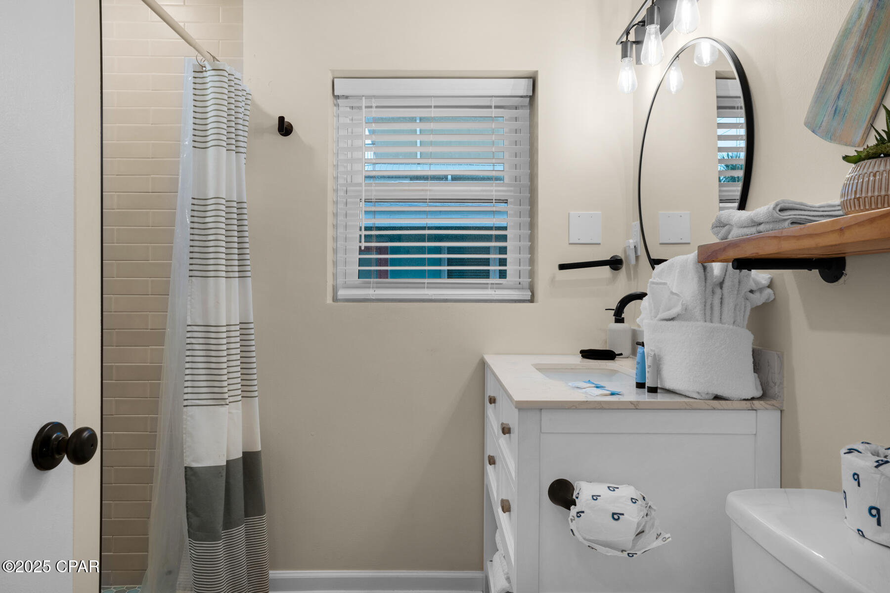 Image 37 For 21924 Front Beach Road