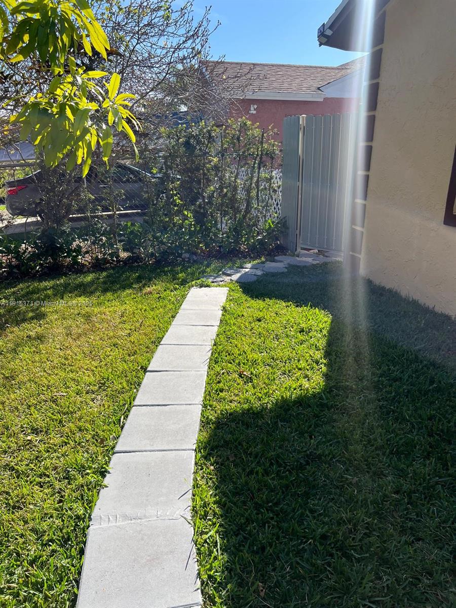 This well-kept efficiency for rent offers comfort, privacy, and convenience. It features a private entrance, its own
bathroom with a shower and tub, and a mini kitchen equipped with a microwave, mini fridge, and closet space. The
spacious interior boasts tile flooring and is ready for immediate move-in. Outside, enjoy a private side yard and a
paved driveway. Conveniently located near schools, restaurants, and shopping centers. No HOA! Easy to show—
schedule your viewing today!