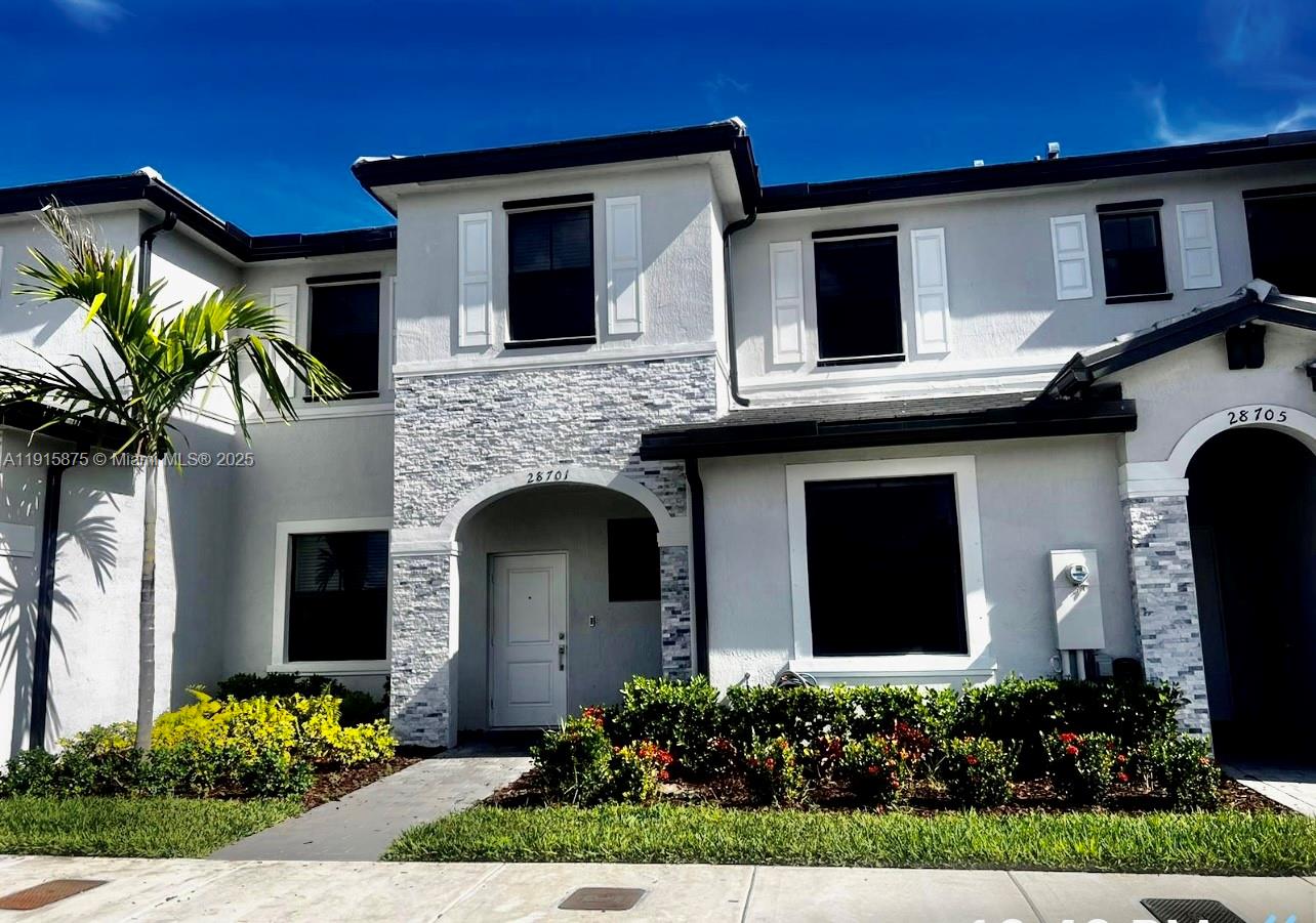 Beautiful 3 Bedroom Townhouse in Gated Community – Pine Vista

Stunning and well maintained 3 bedrooms, 2.5 bathrooms townhouse featuring a private patio, located in a highly desirable area just minutes from the Turnpike and popular local amenities. Pine Vista is a gated and secure community offering great lifestyle amenities including a clubhouse, pool, and gym.

Rental Requirements:
•Rental application
•Valid ID
•Proof of income 
•Full credit report
•Move-in: 1st month + 2 security deposits