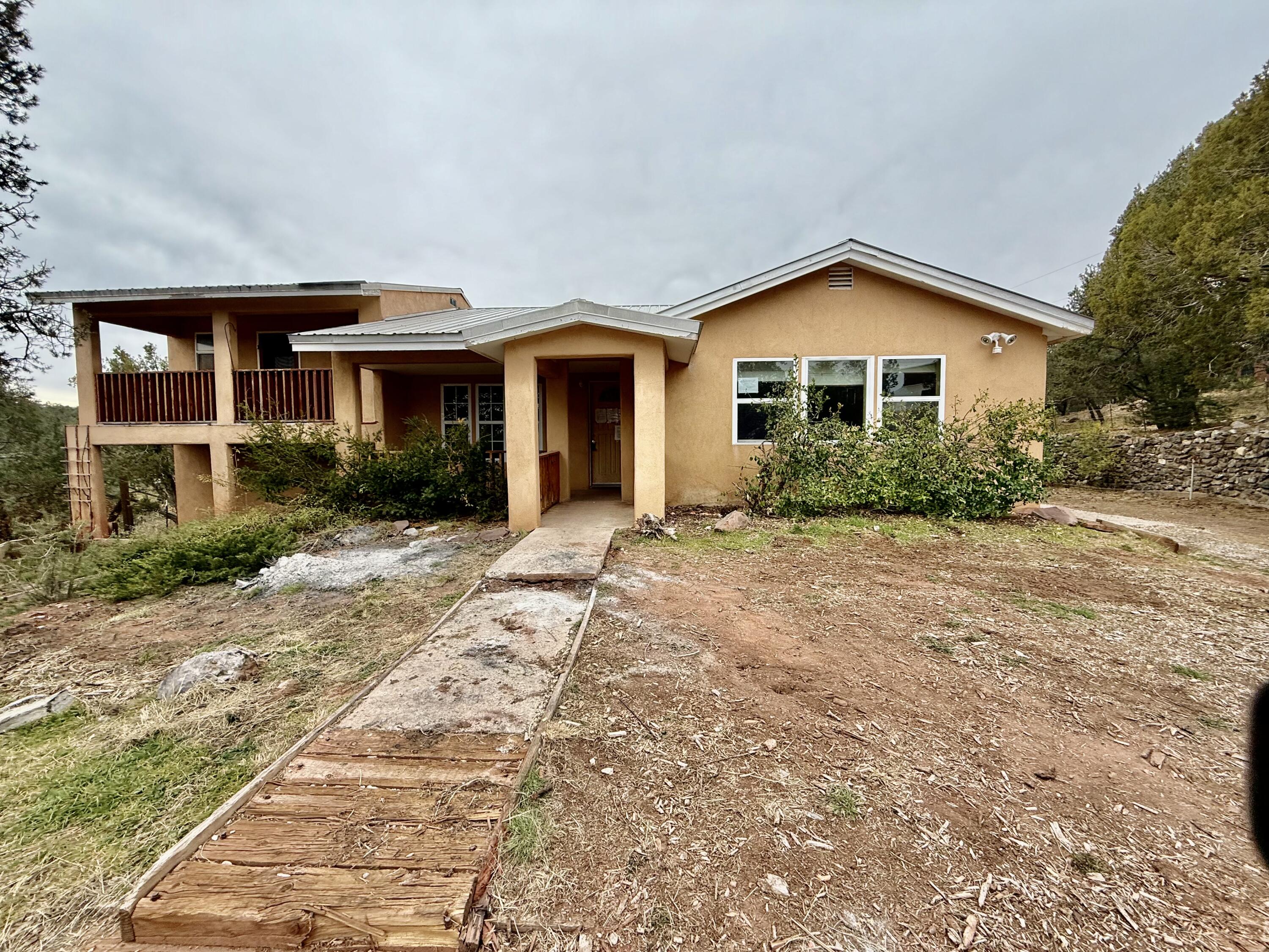 14 PINON Avenue, Cedar Crest NM 87008