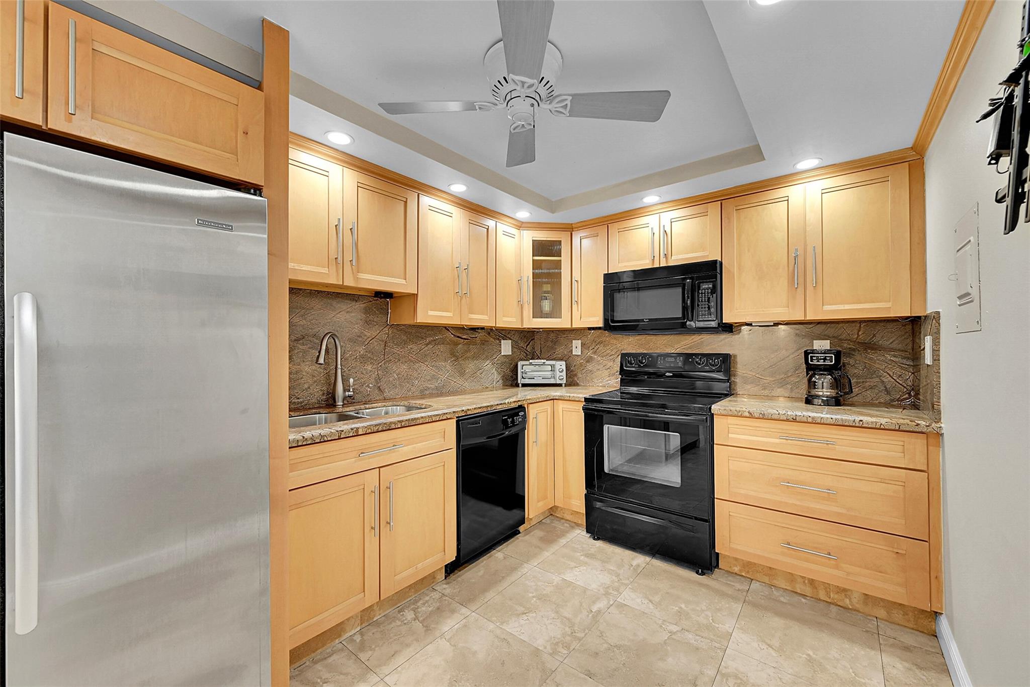 Silver Thatch Atlantic Pl