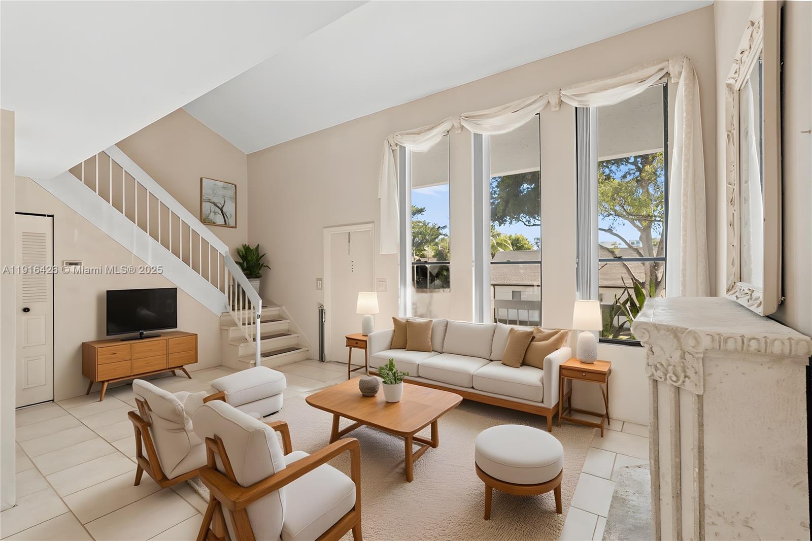 Village Townhouses Jacaran