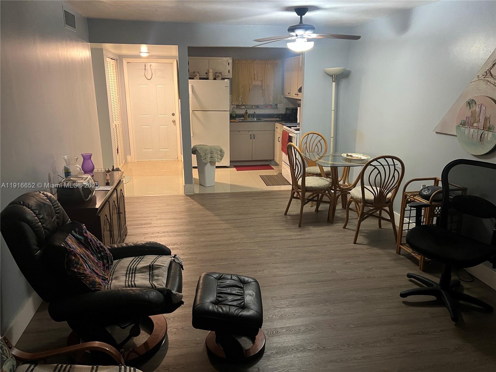 Sunrise Lakes 11 Condo