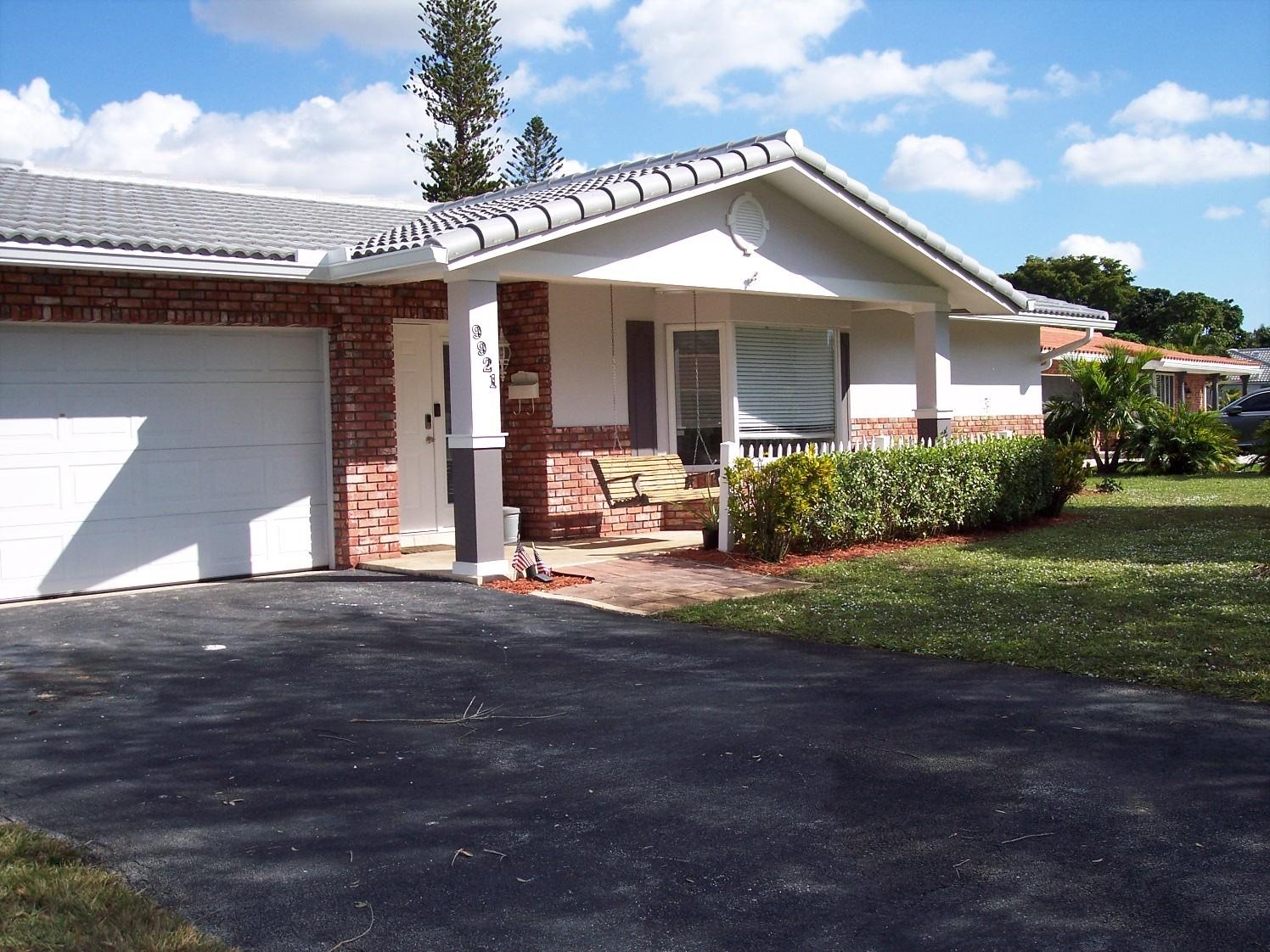 Photo 1 of home located at 9921 NW 38th St, Coral Springs FL