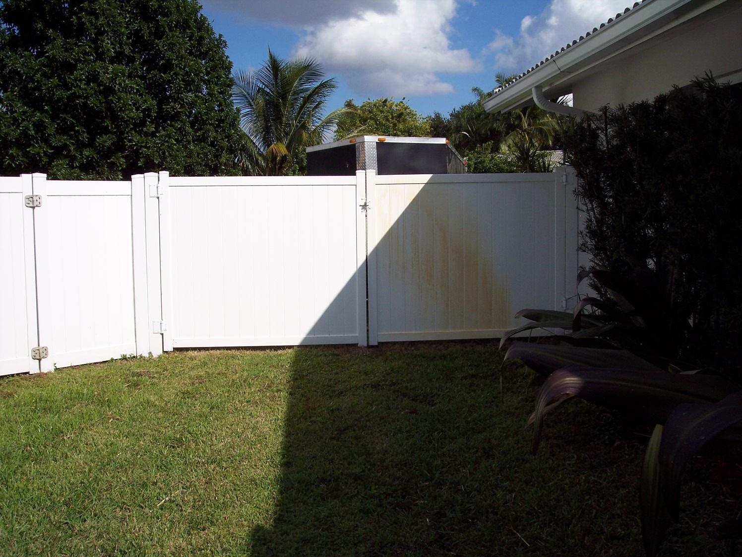 Photo 3 of home located at 9921 NW 38th St, Coral Springs FL