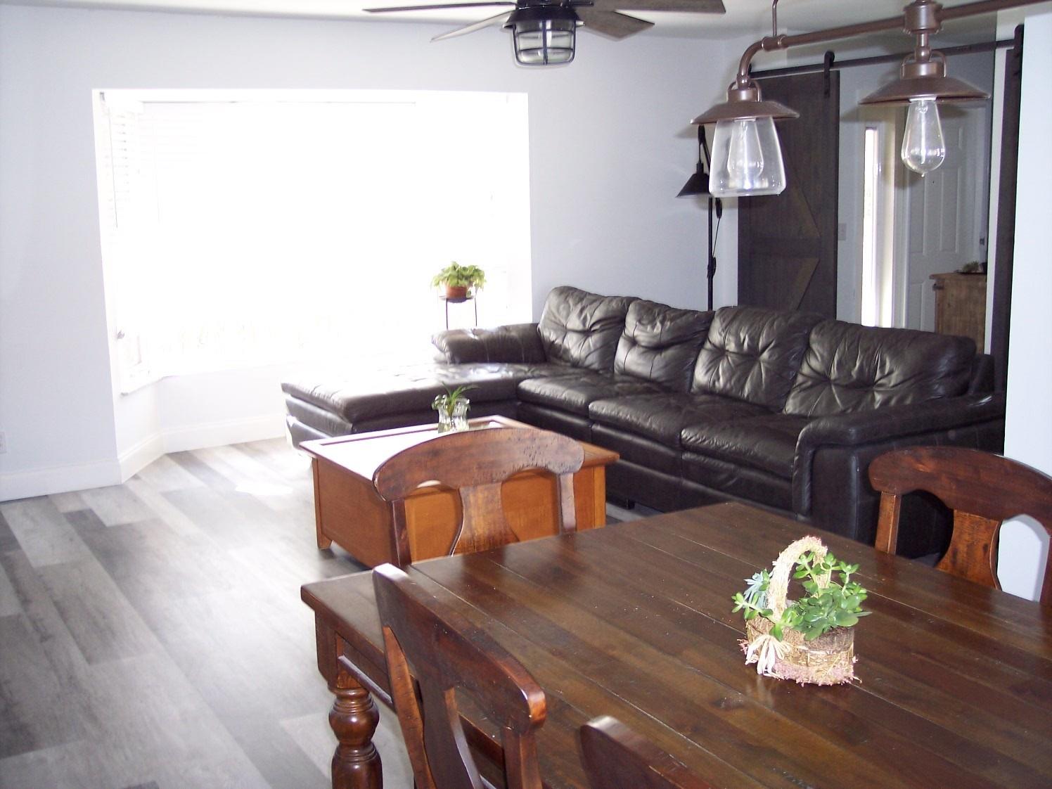 Photo 5 of home located at 9921 NW 38th St, Coral Springs FL