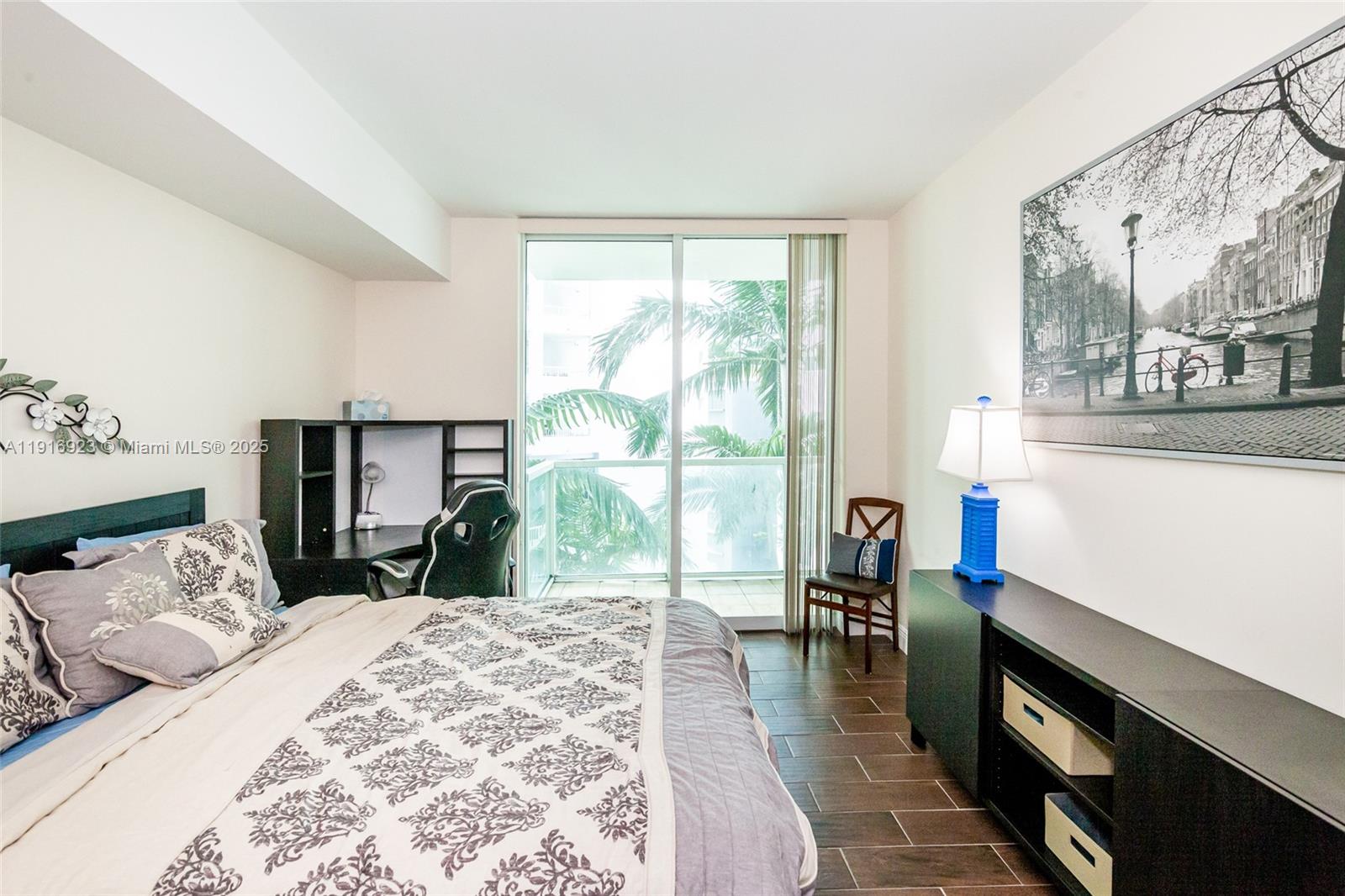 218 SE 14th St #1006, Miami FL 33131