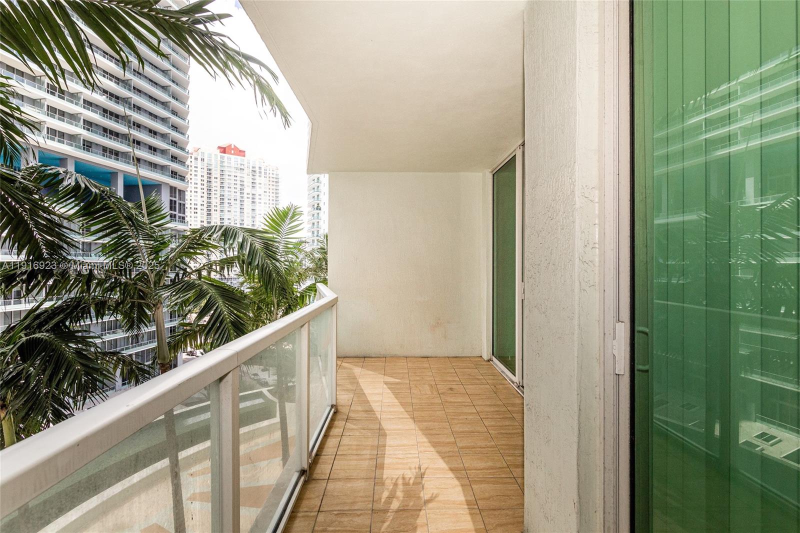 218 SE 14th St #1006, Miami FL 33131