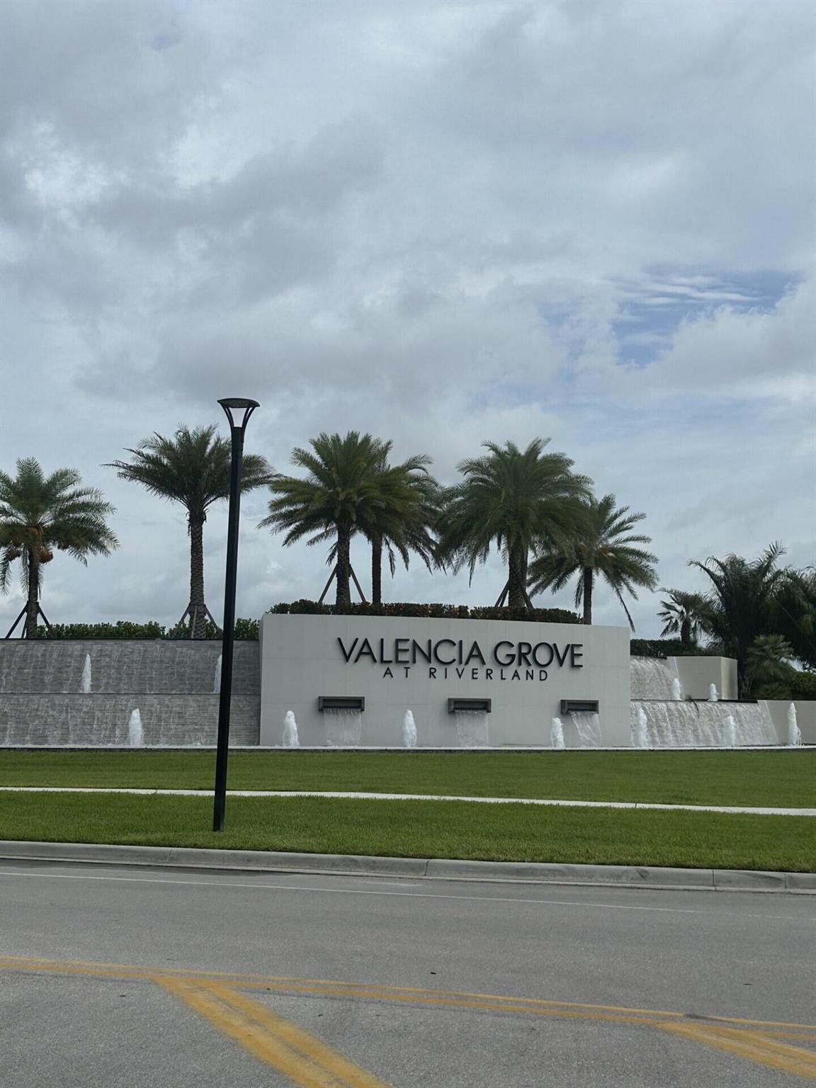 Valencia Grove At Riverla