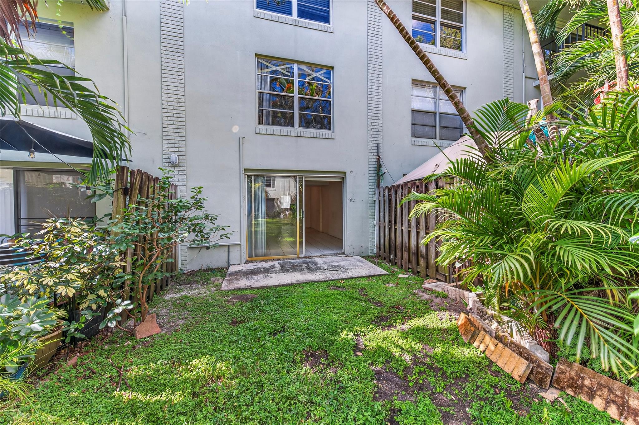 809 W Oakland Park Blvd J5