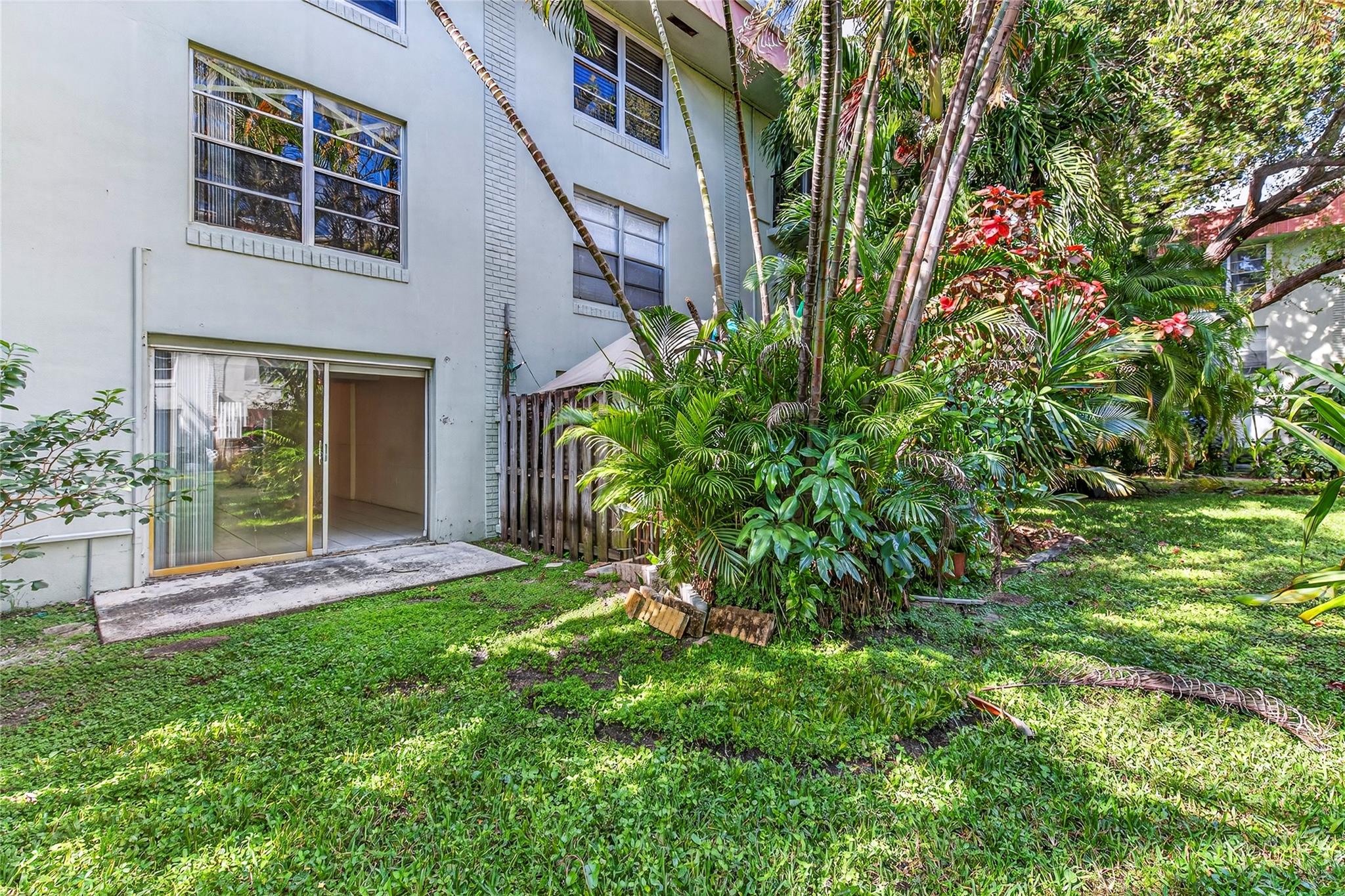 809 W Oakland Park Blvd J5