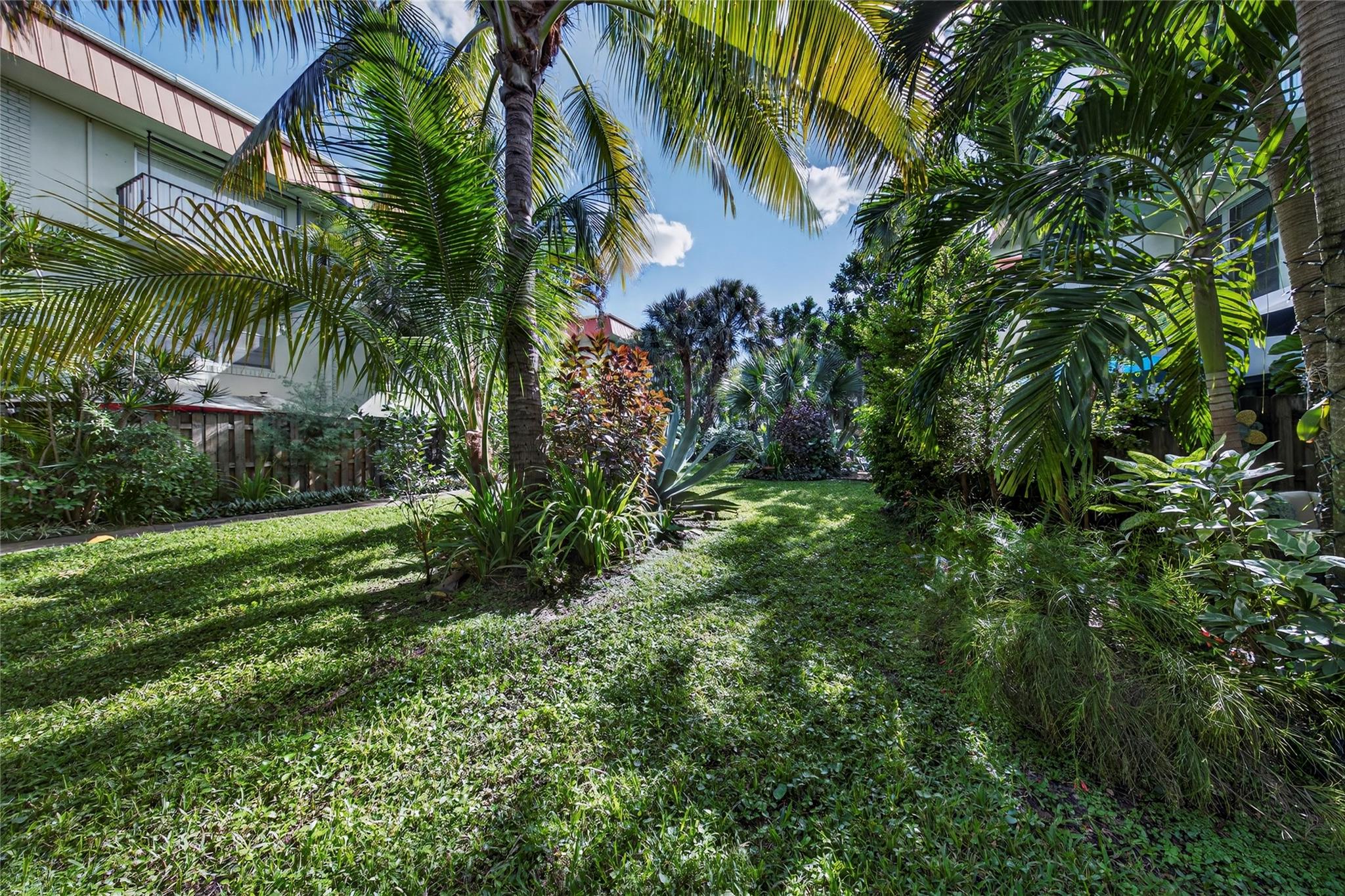 809 W Oakland Park Blvd J5