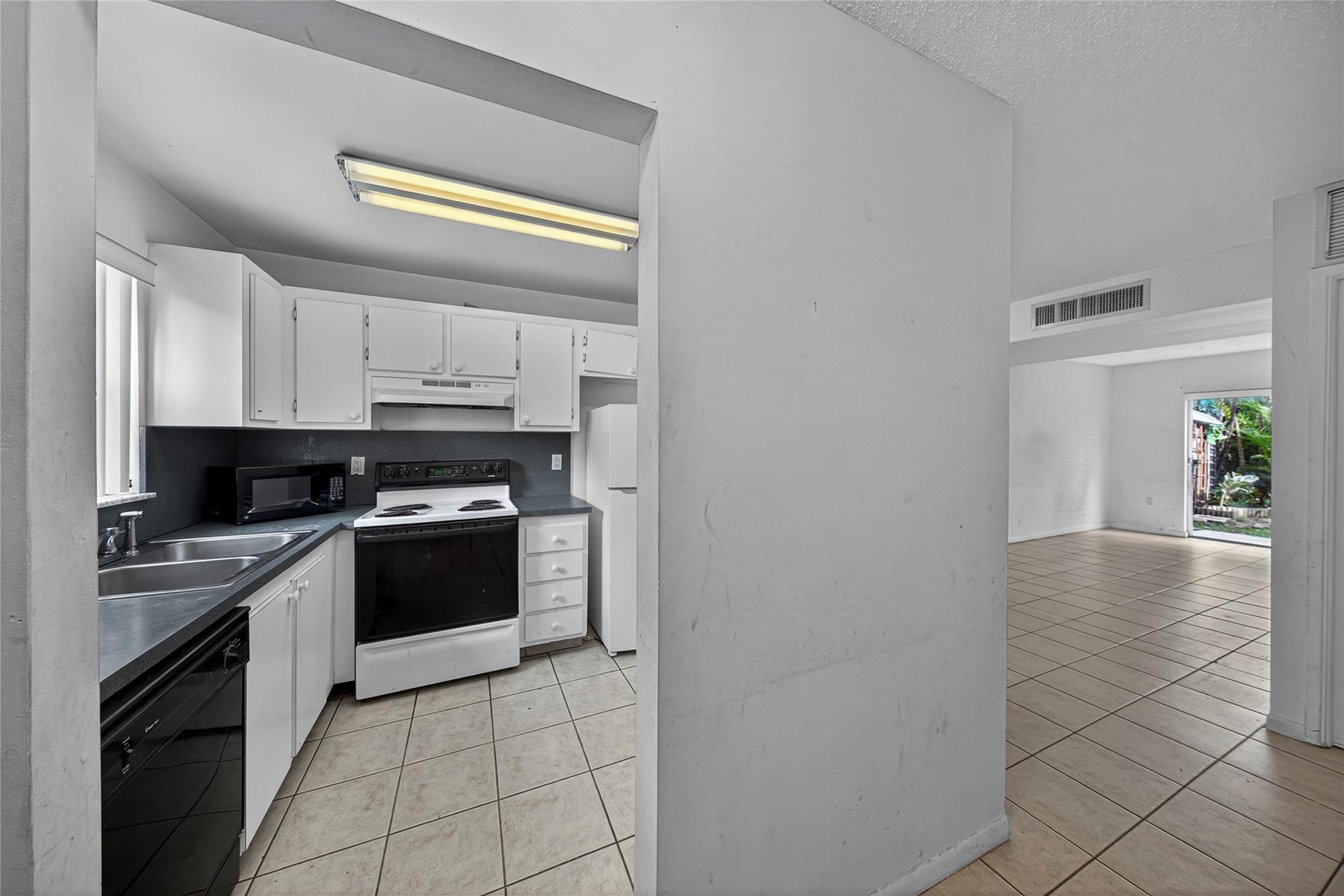 809 W Oakland Park Blvd J5