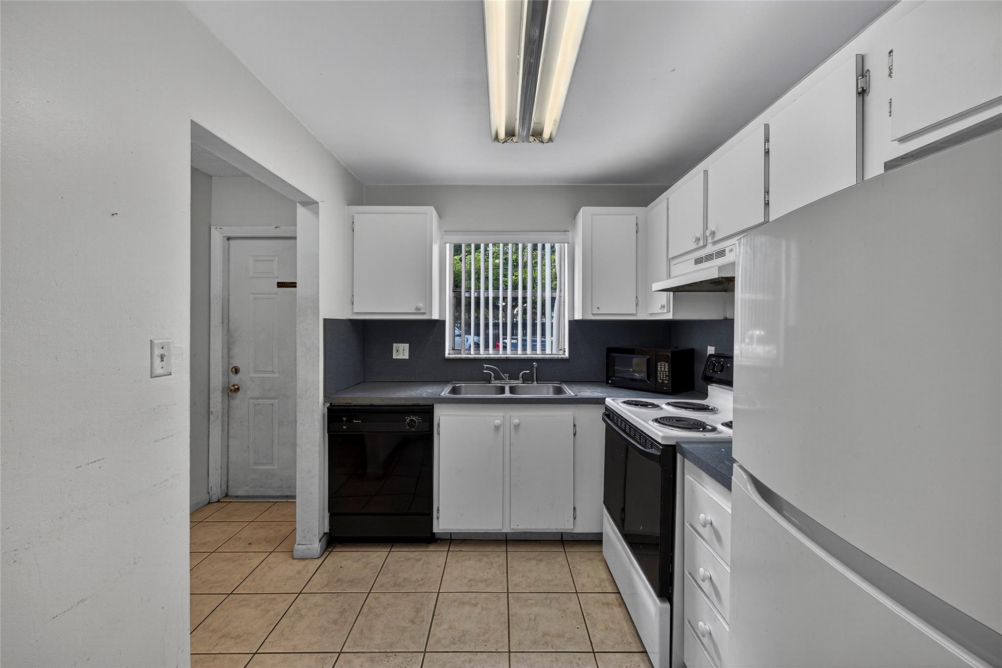 809 W Oakland Park Blvd J5