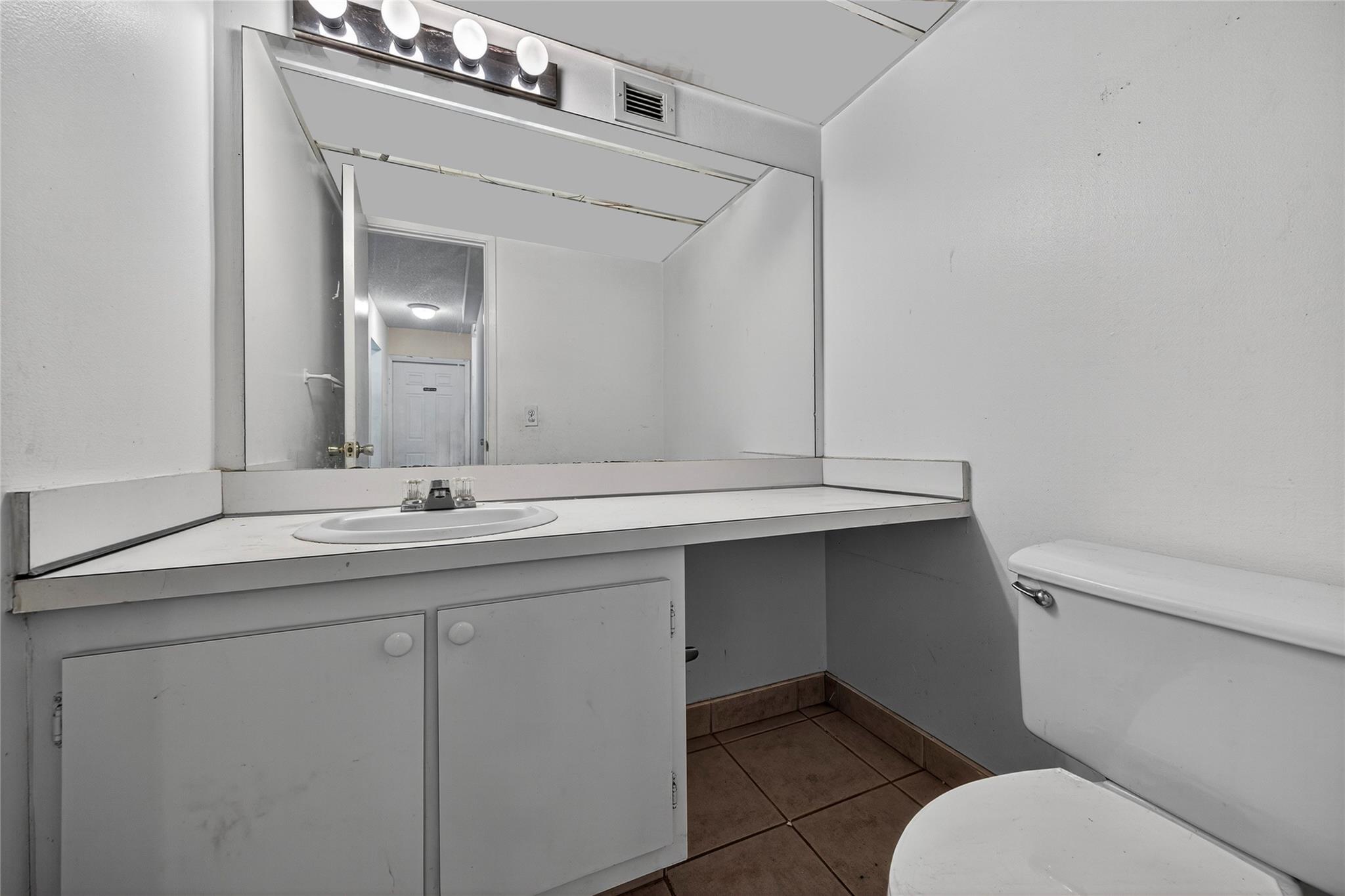 809 W Oakland Park Blvd J5