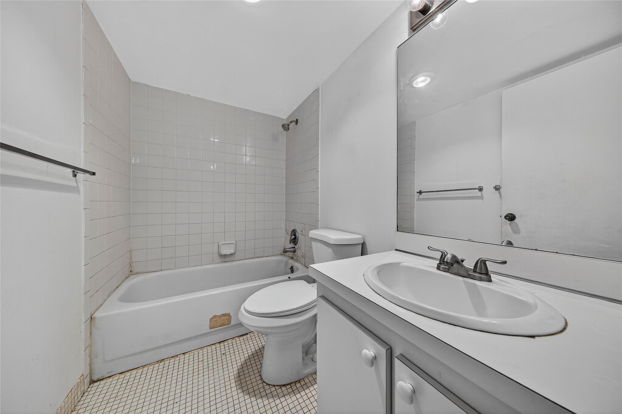 809 W Oakland Park Blvd J5