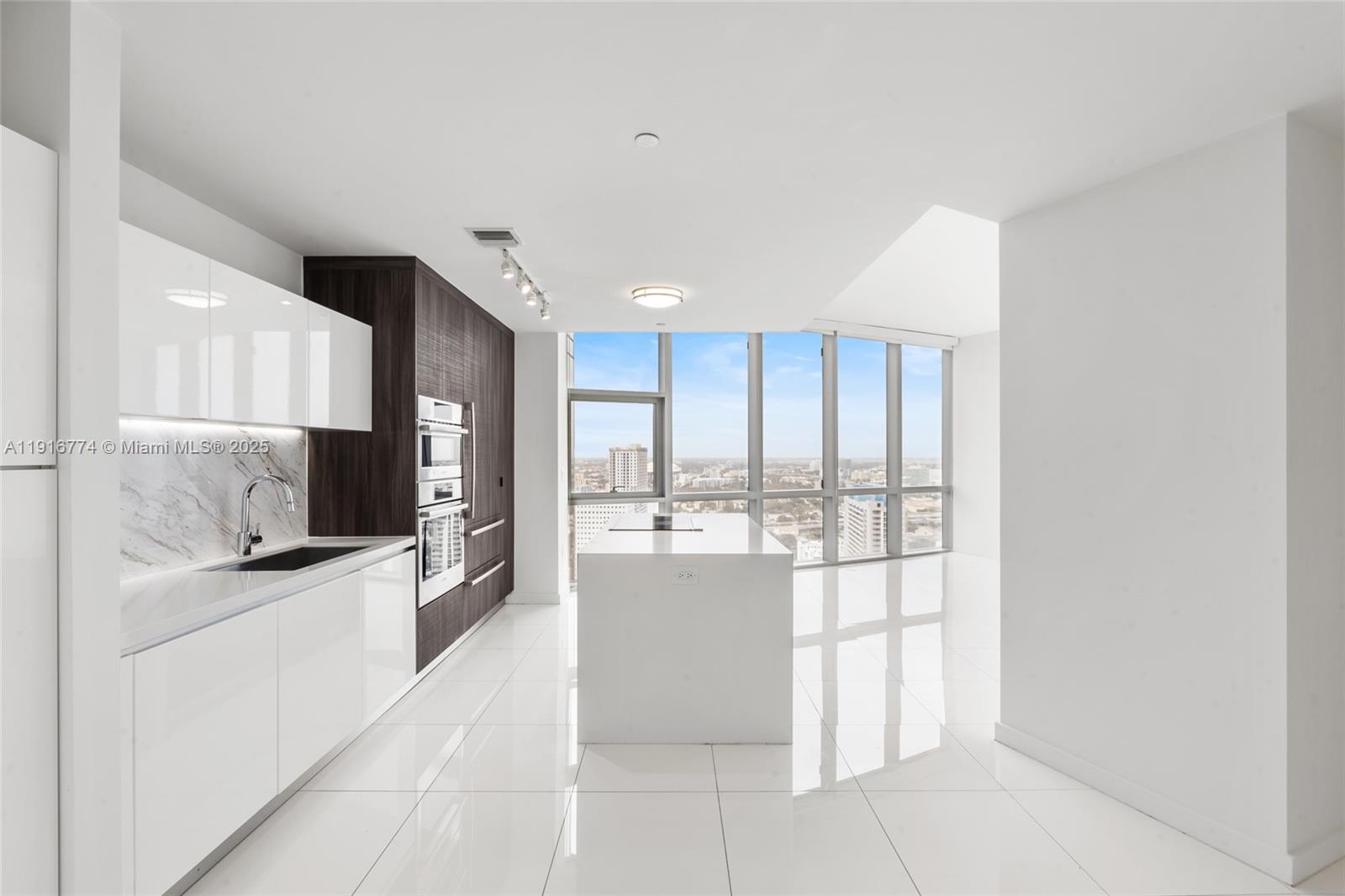 Apartamento à Venda em Miami, FL