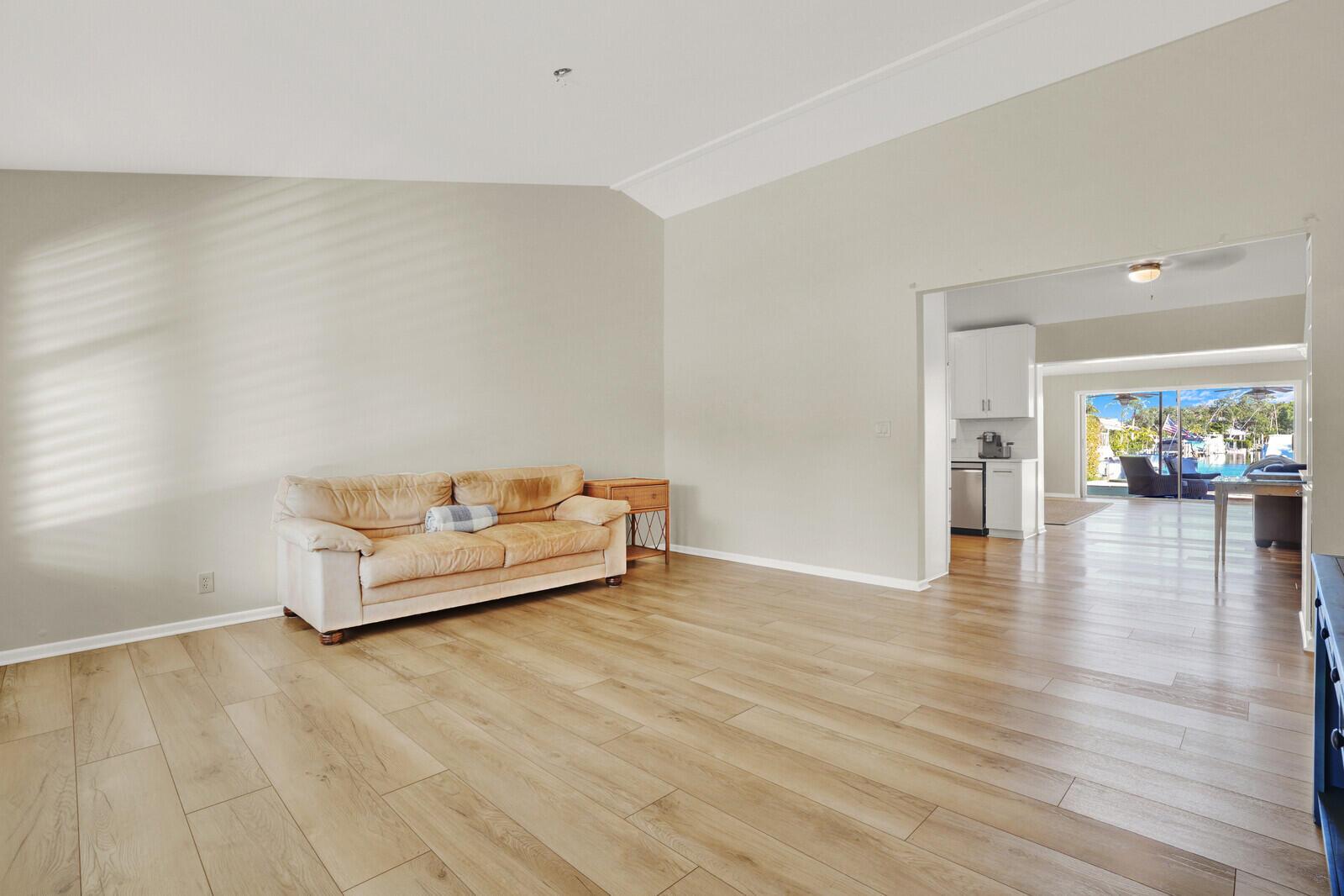 Image to showcase the property located at 12980 Prosperity Farms Road