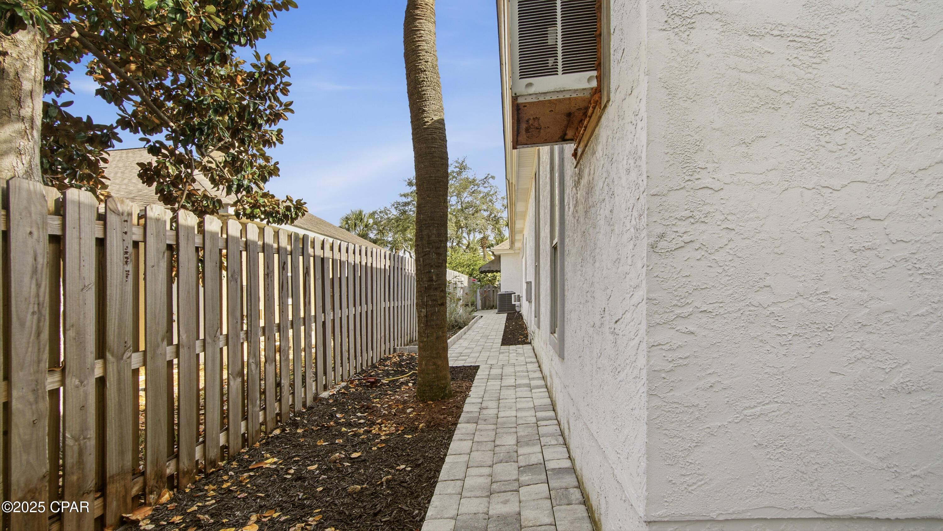 Image 10 For 147 Palm Grove Boulevard