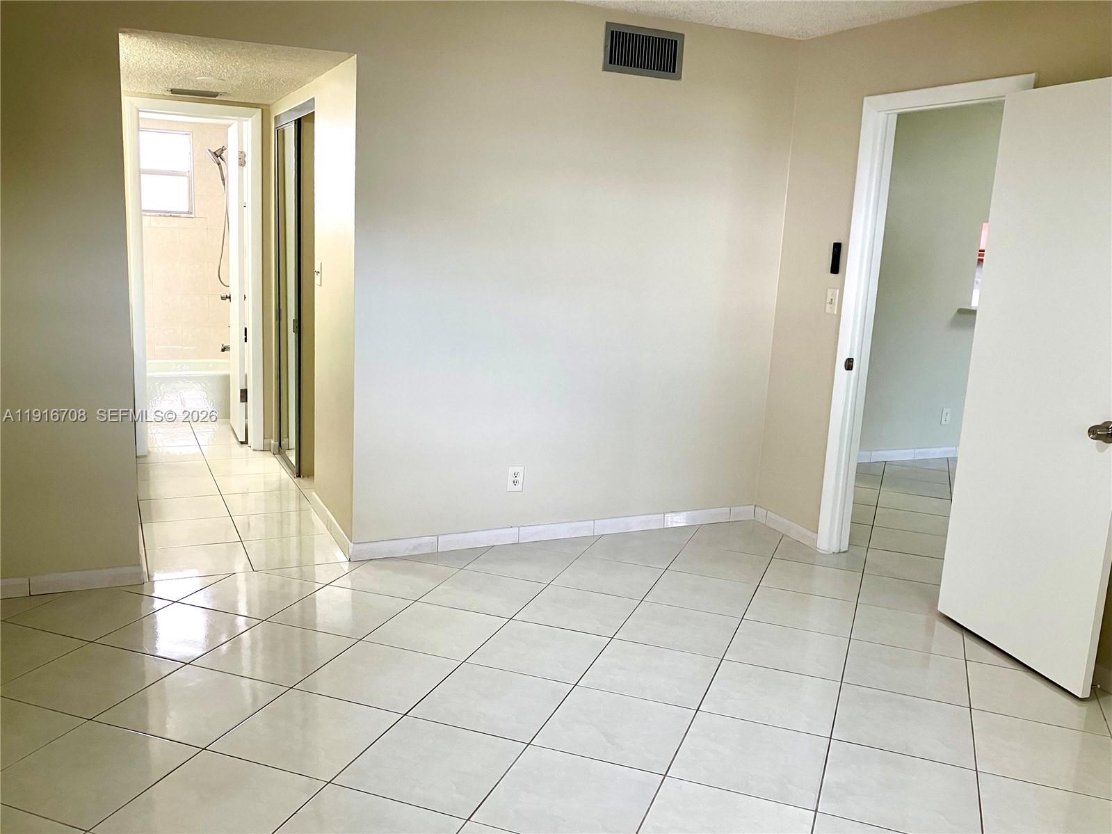 Homes for sale in Lauderdale Lakes, FL | 4270 Nw 40Th St, Lauderdale Lakes, FL 33319