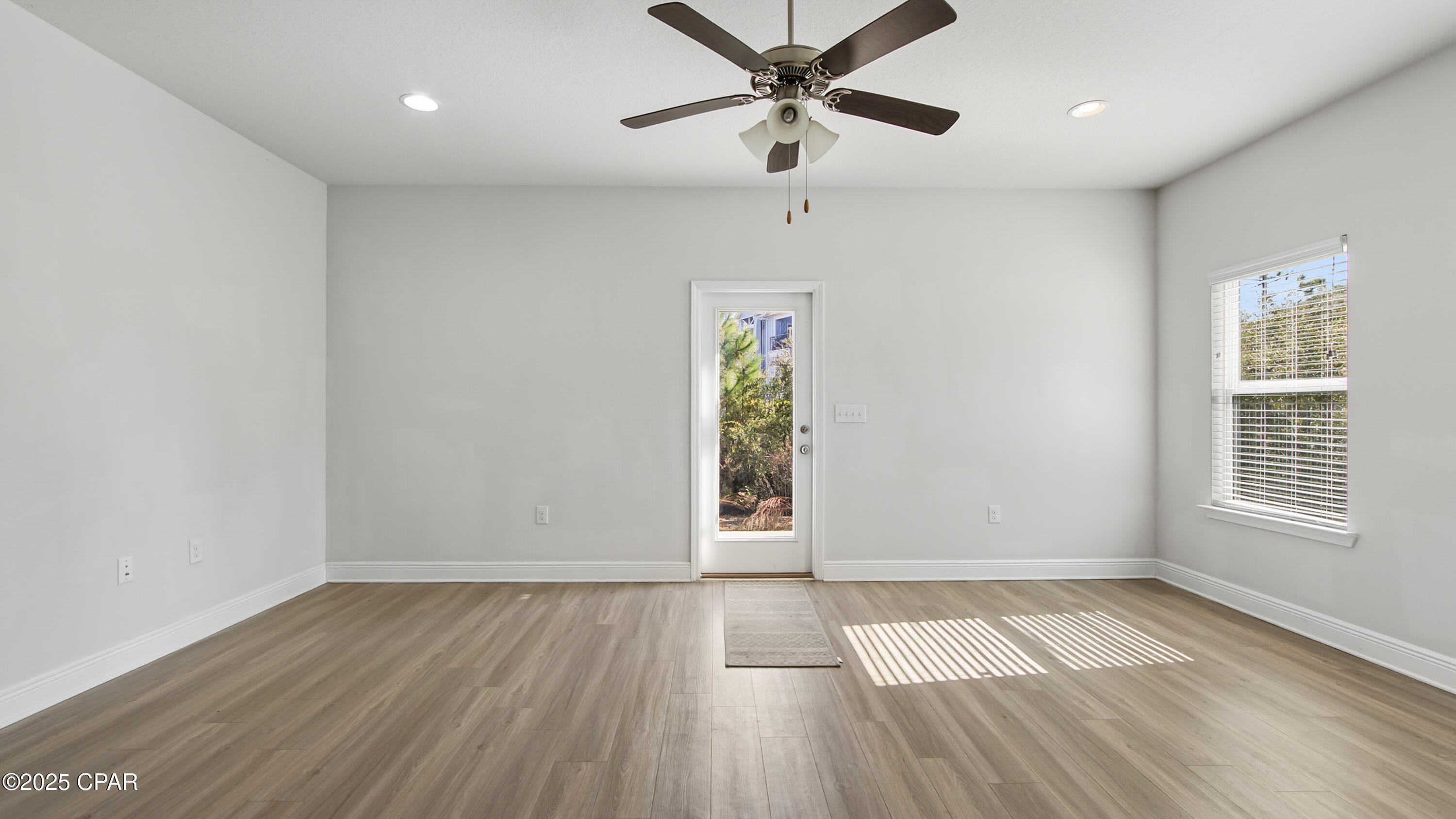 Listing photo id 10 for 1886 Pointe Drive