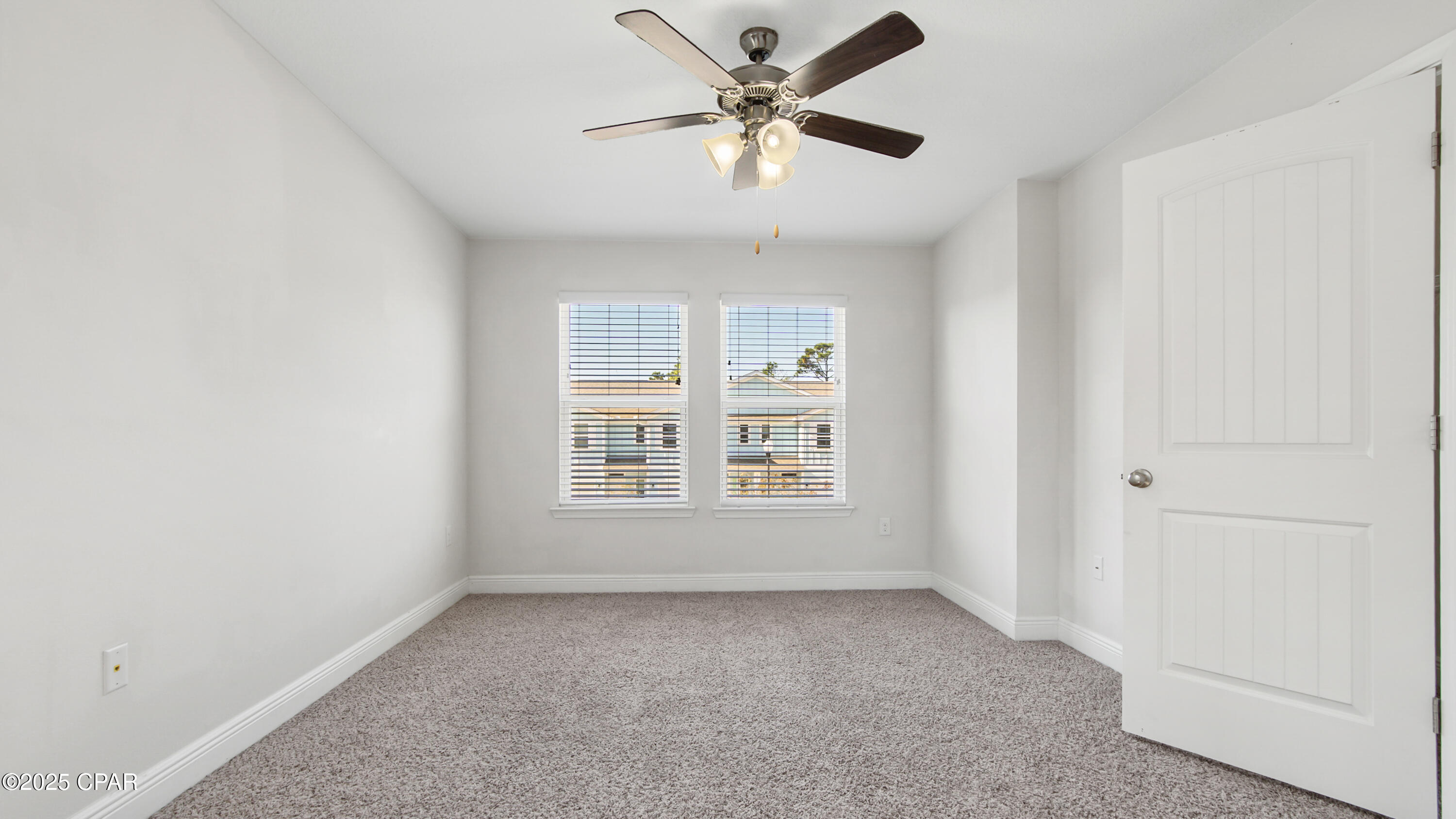 Listing photo id 19 for 1886 Pointe Drive