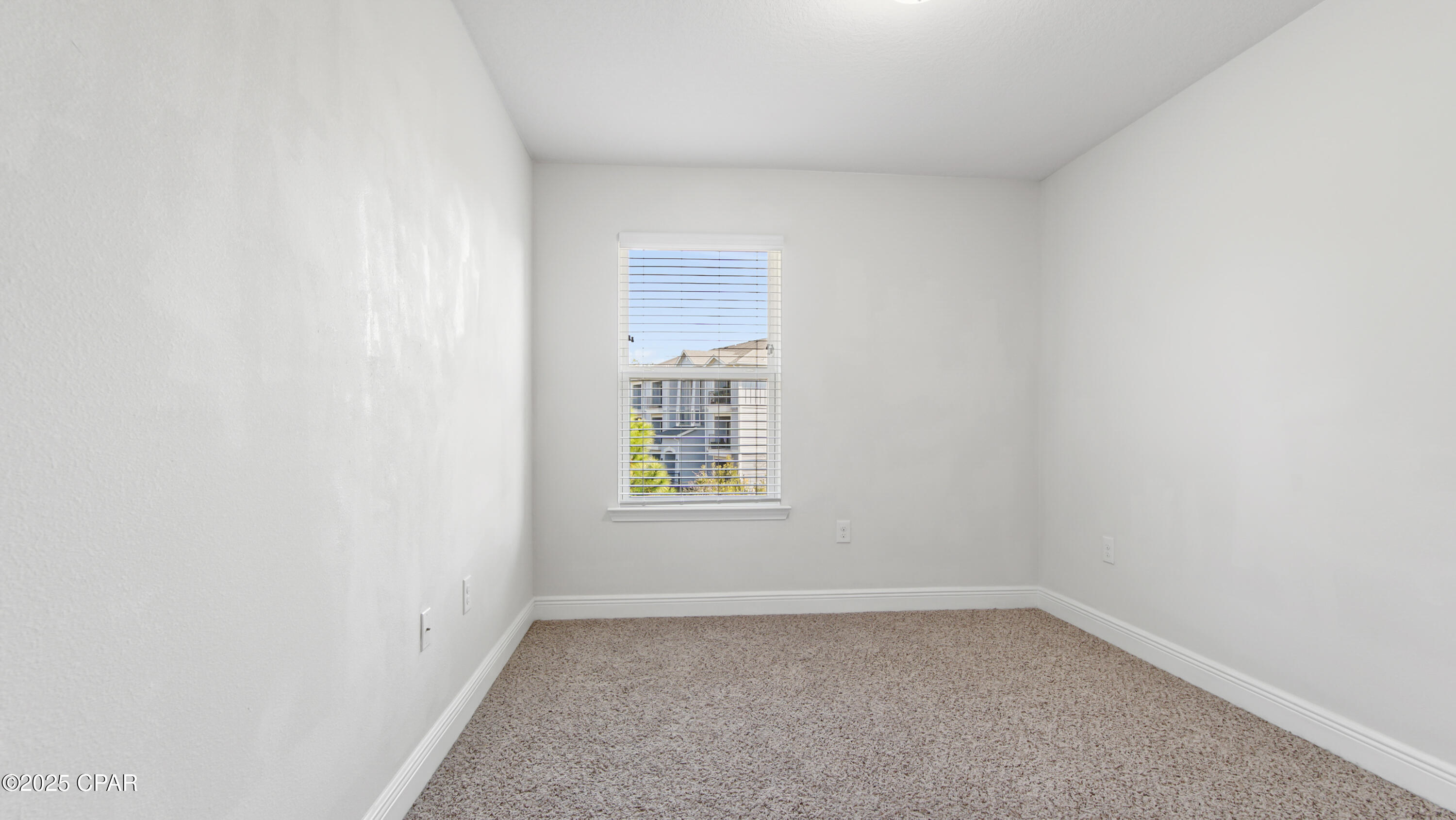 Listing photo id 24 for 1886 Pointe Drive