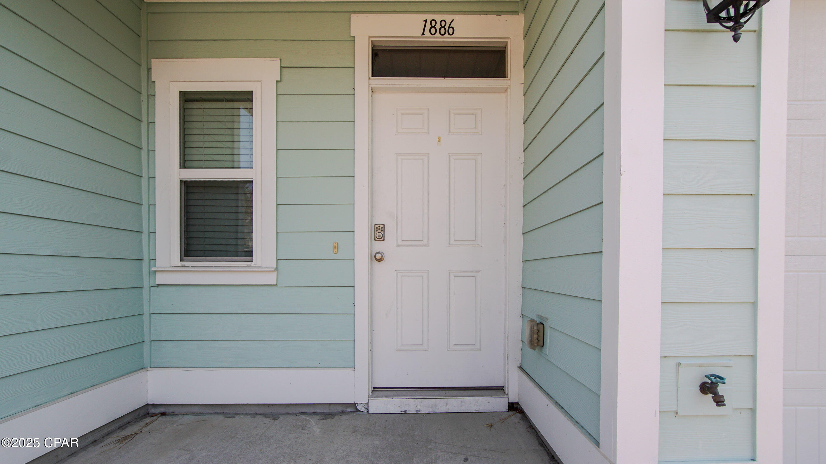 Listing photo id 3 for 1886 Pointe Drive