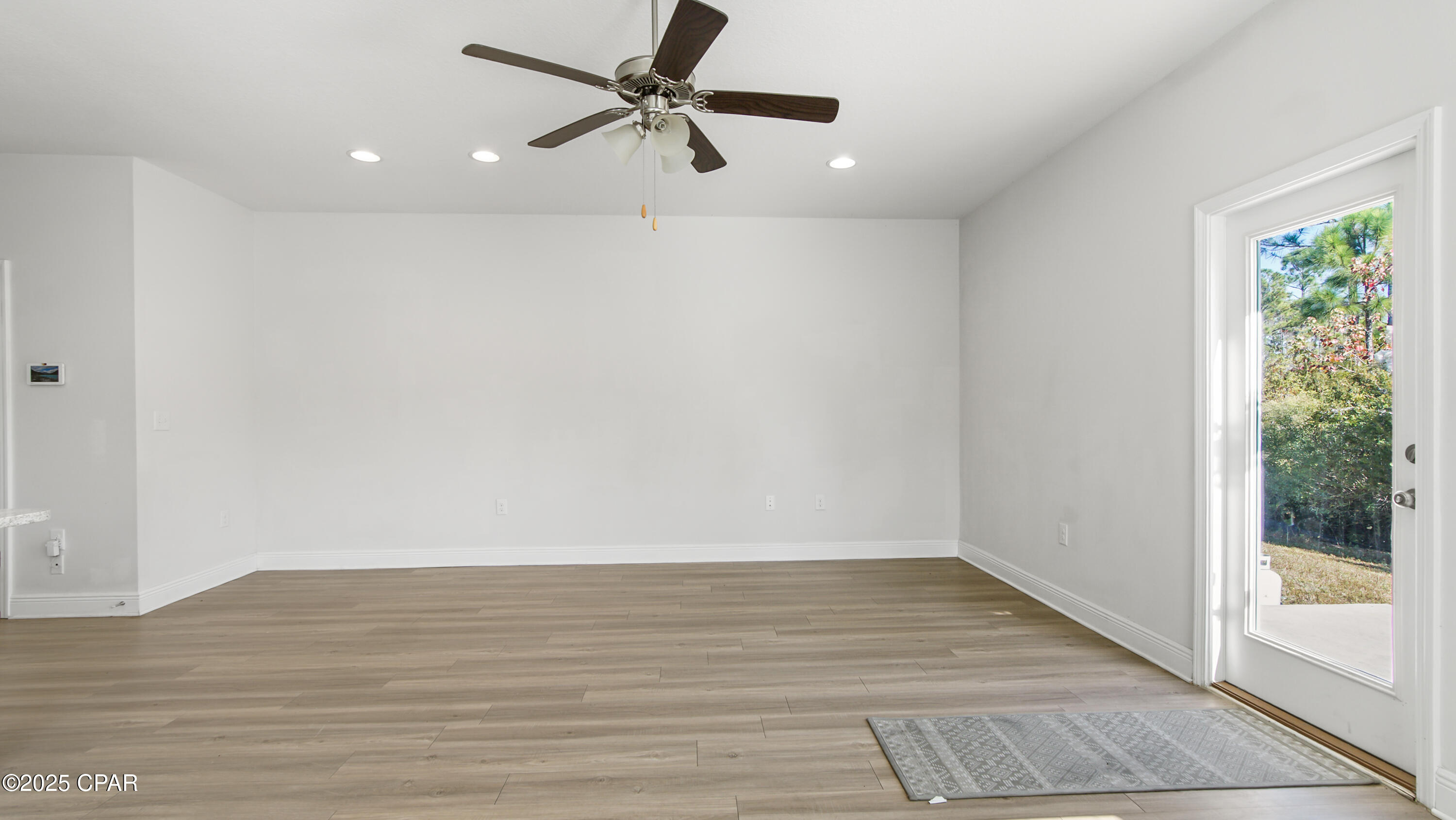 Listing photo id 9 for 1886 Pointe Drive