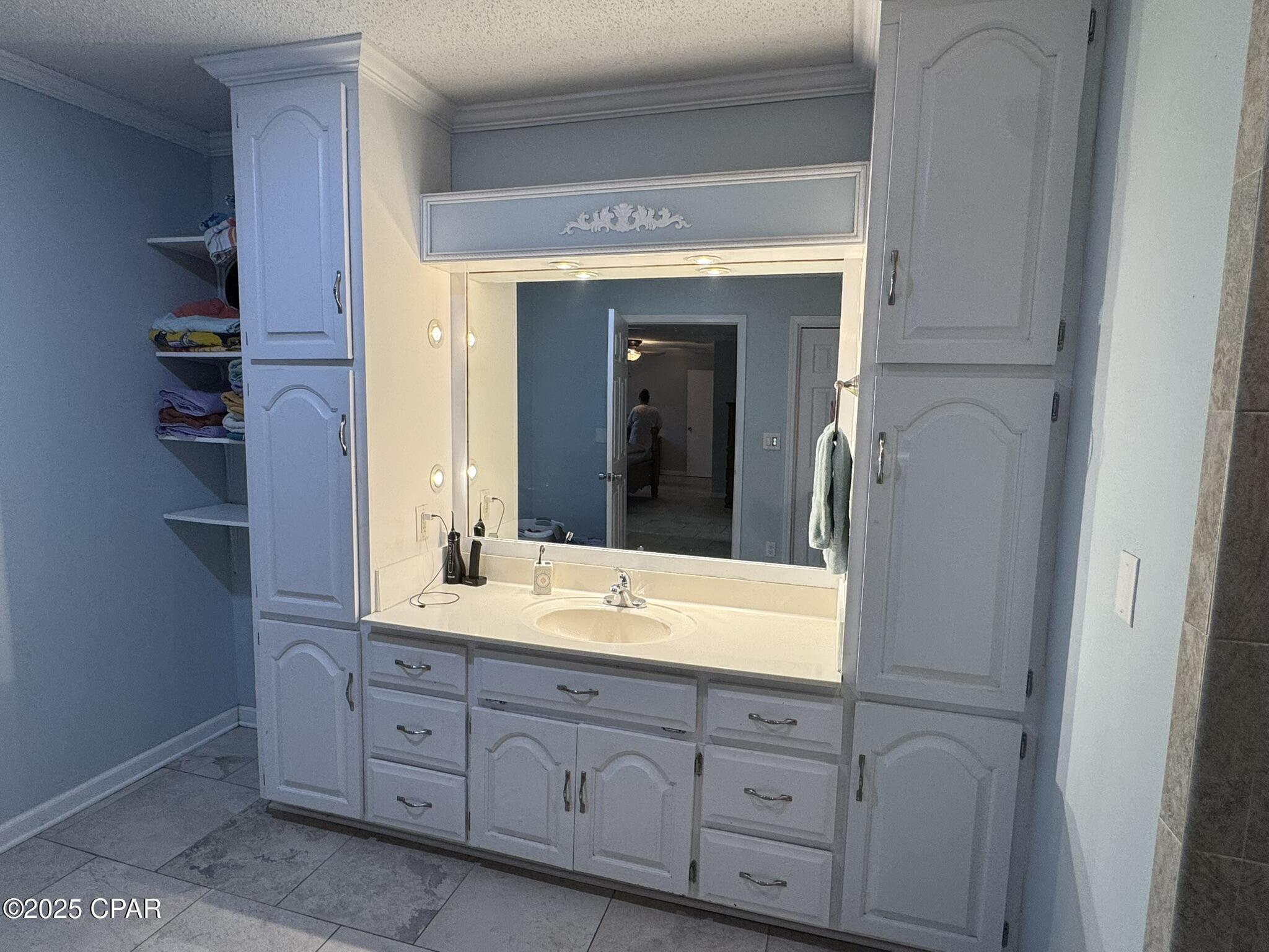 Image 32 For 8168 Adams Street