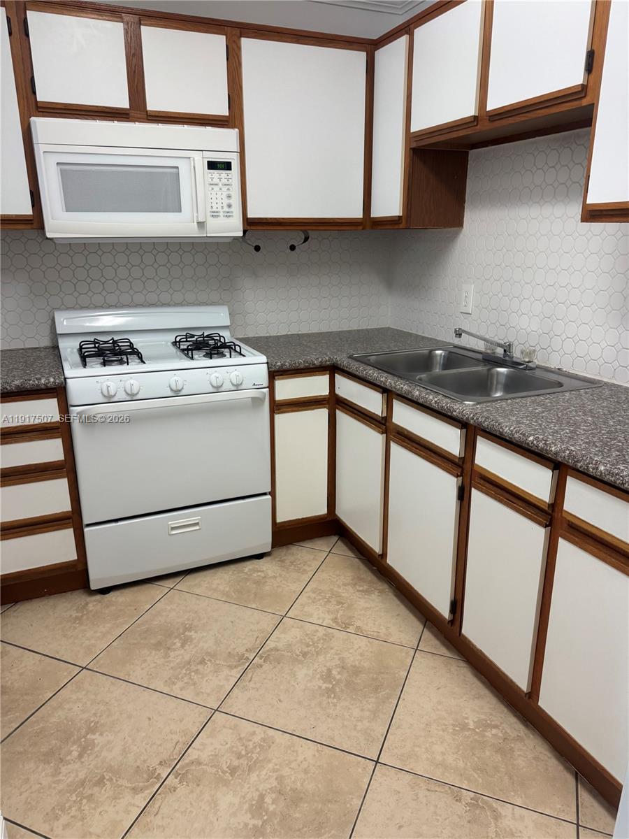 Hammocks Trails Condo