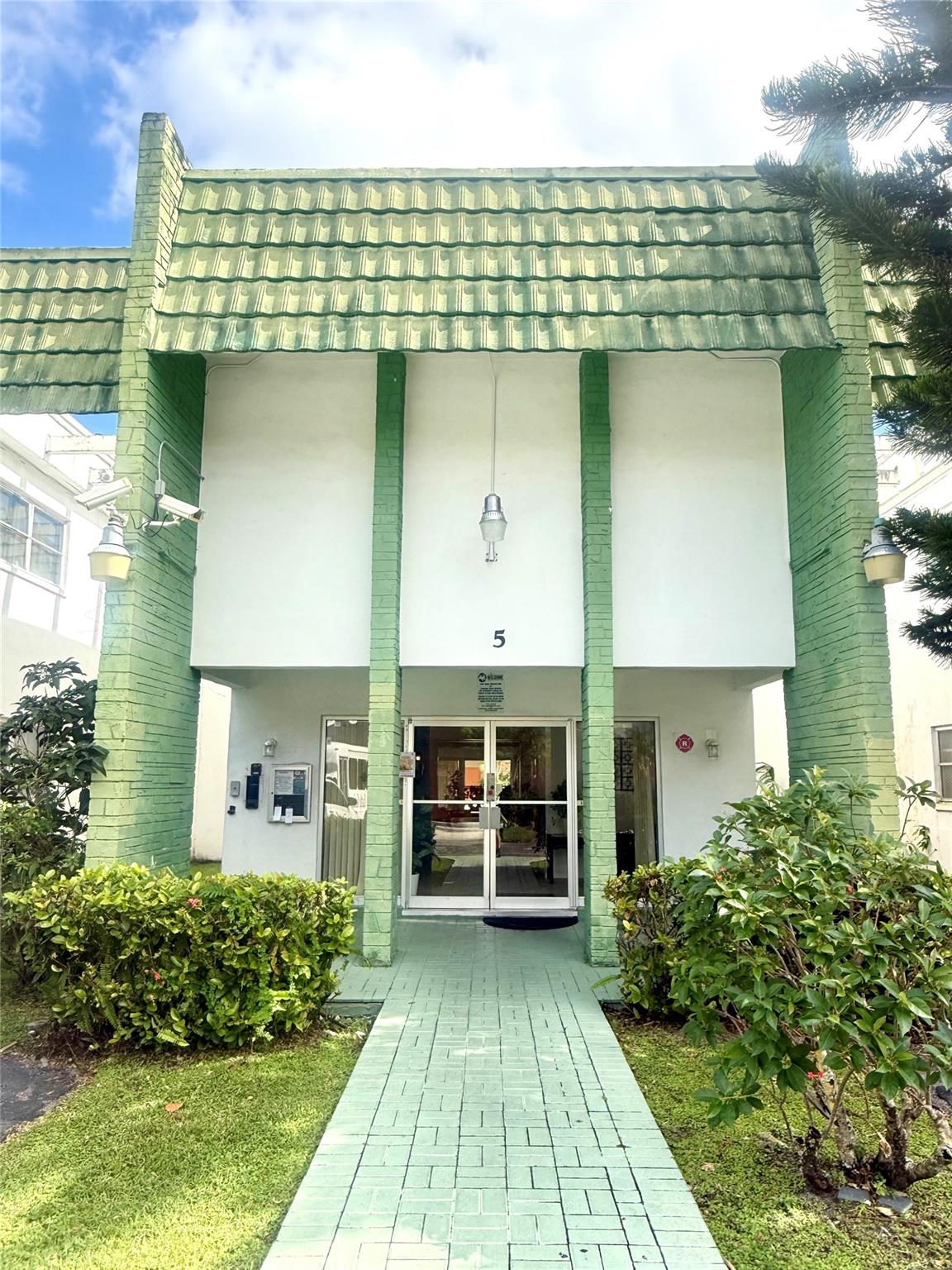 Castle Apts #5 Condo